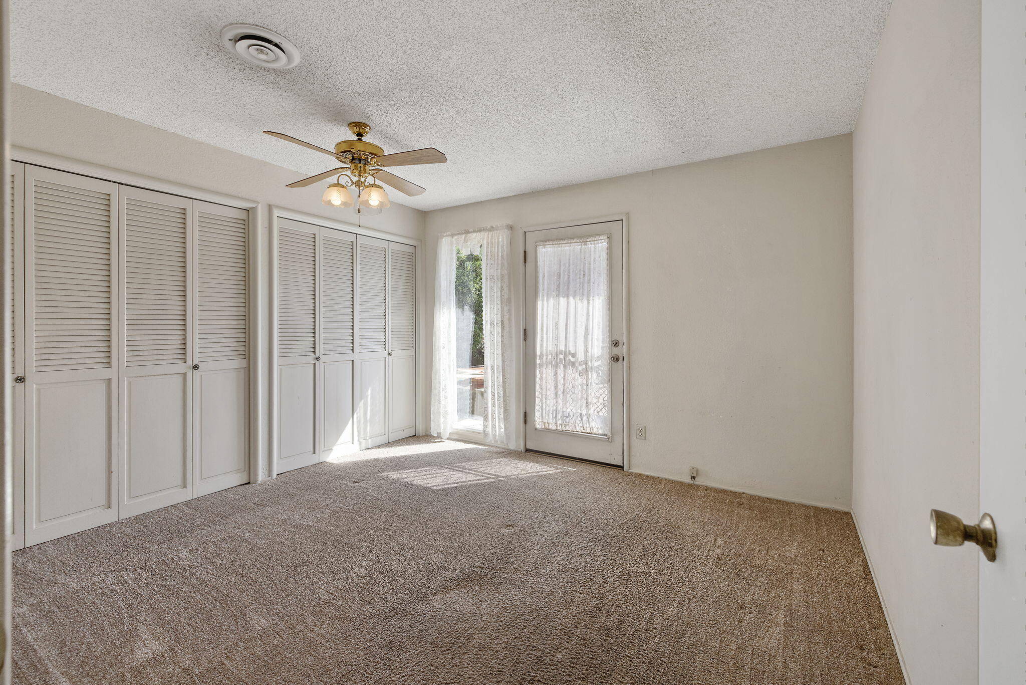 2303 W Cambridge Ave, Visalia, CA 93277