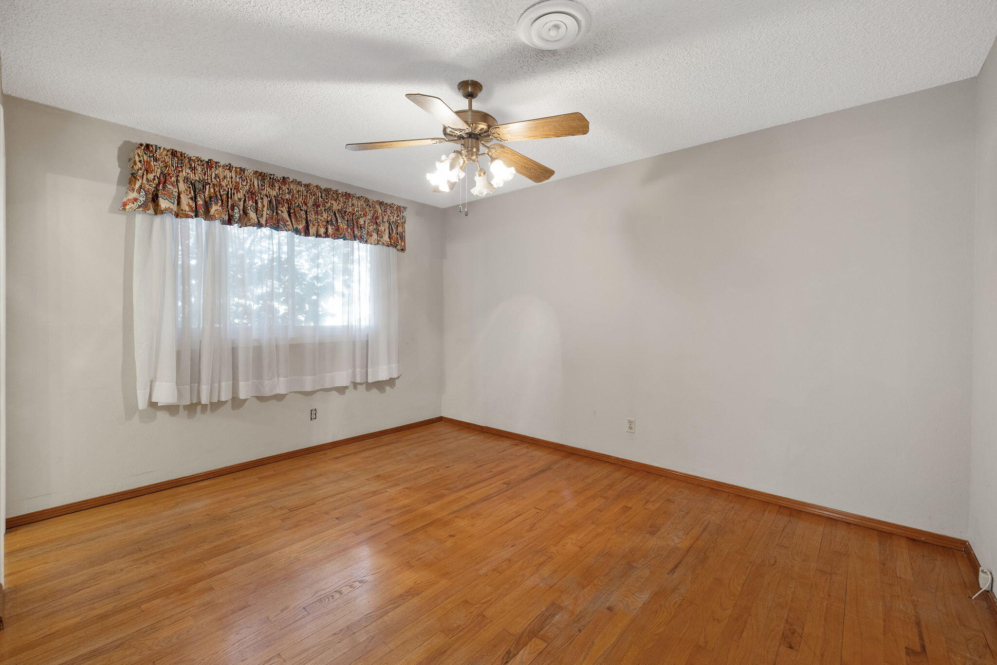 2303 W Cambridge Ave, Visalia, CA 93277