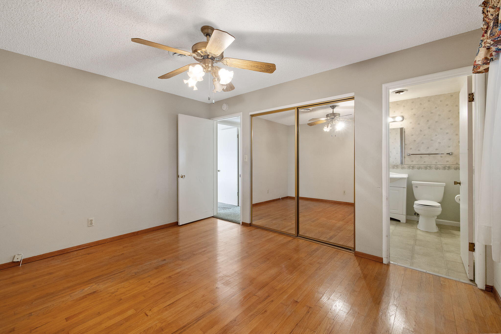 2303 W Cambridge Ave, Visalia, CA 93277