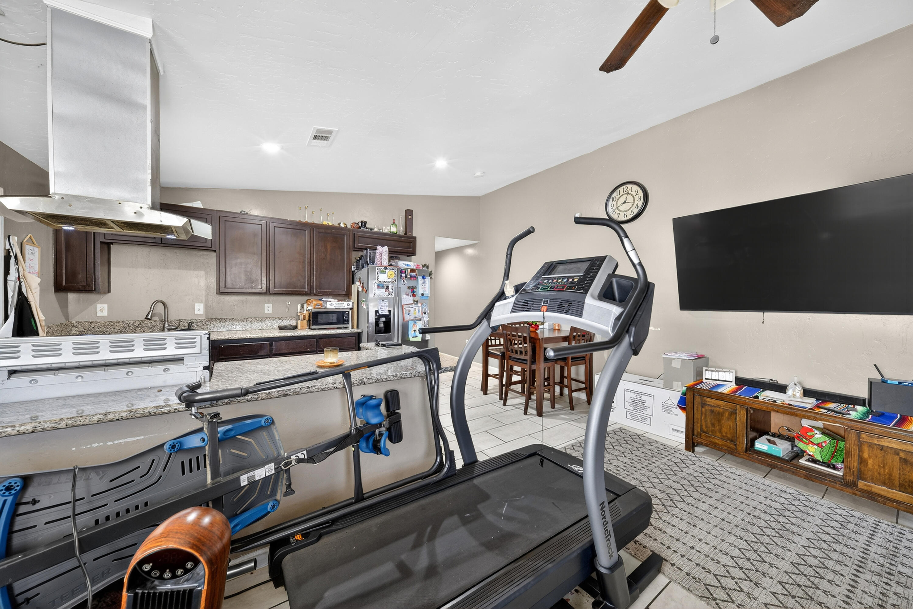 68-70 S Jaye St, Porterville, CA 93257