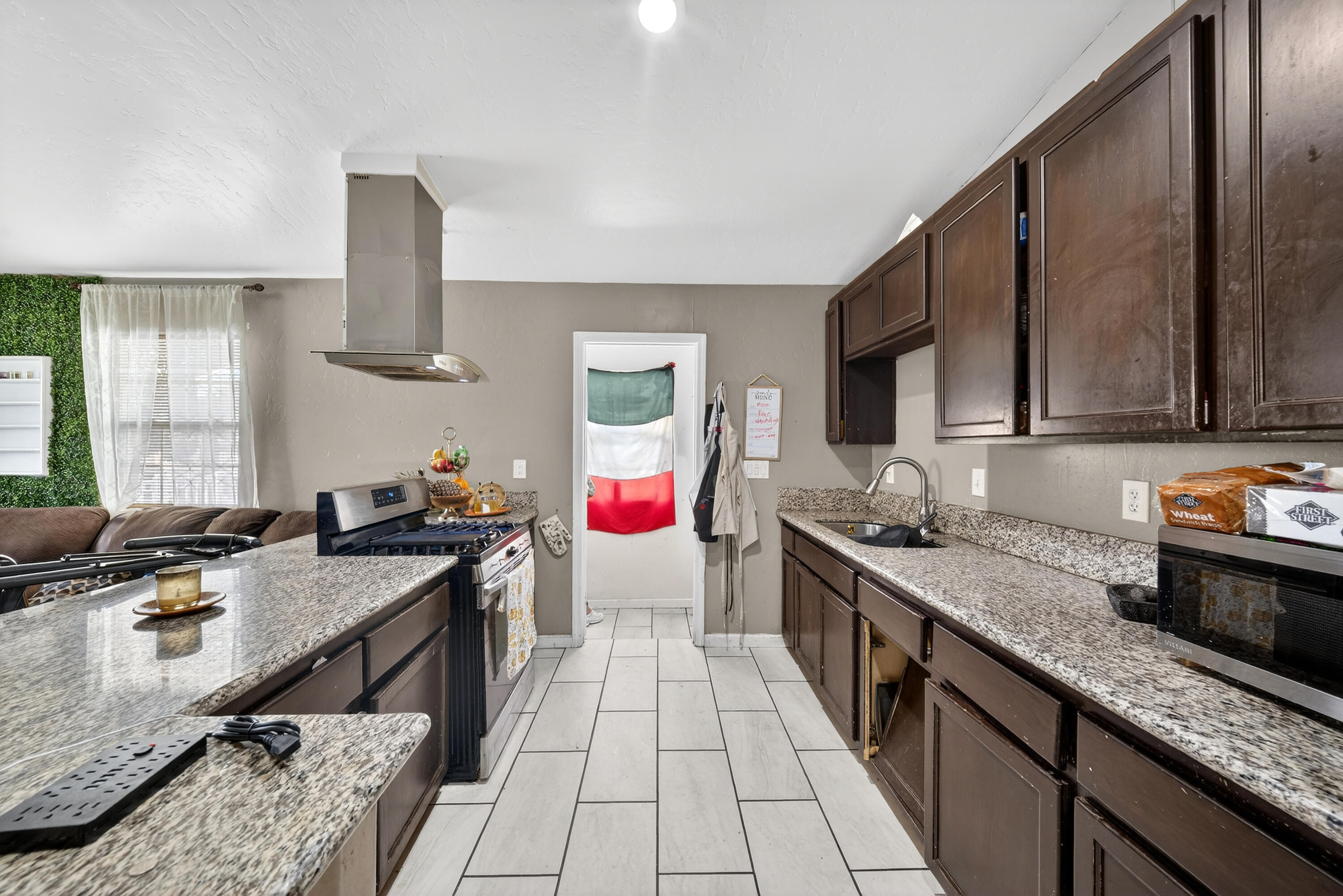 68-70 S Jaye St, Porterville, CA 93257