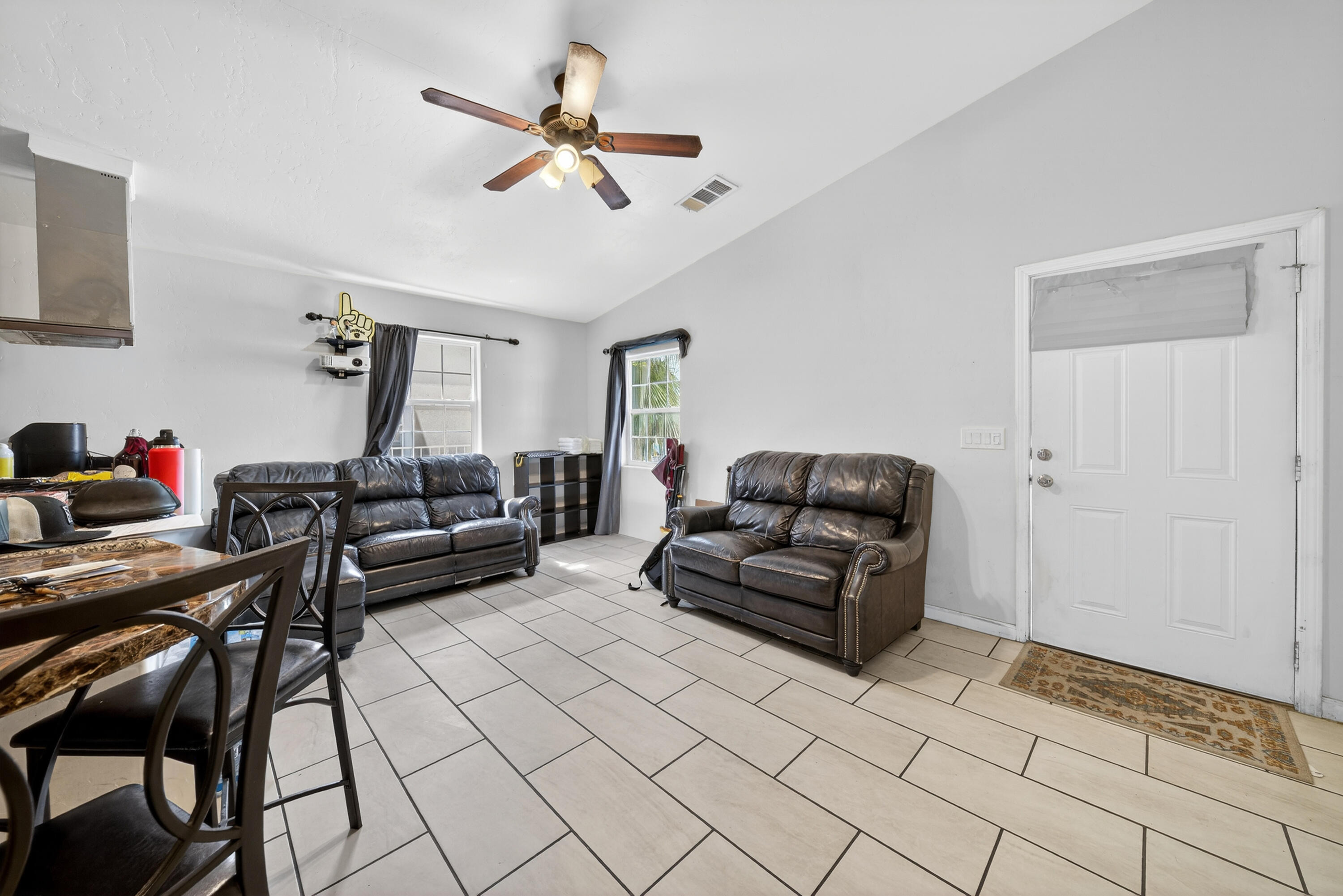 68-70 S Jaye St, Porterville, CA 93257