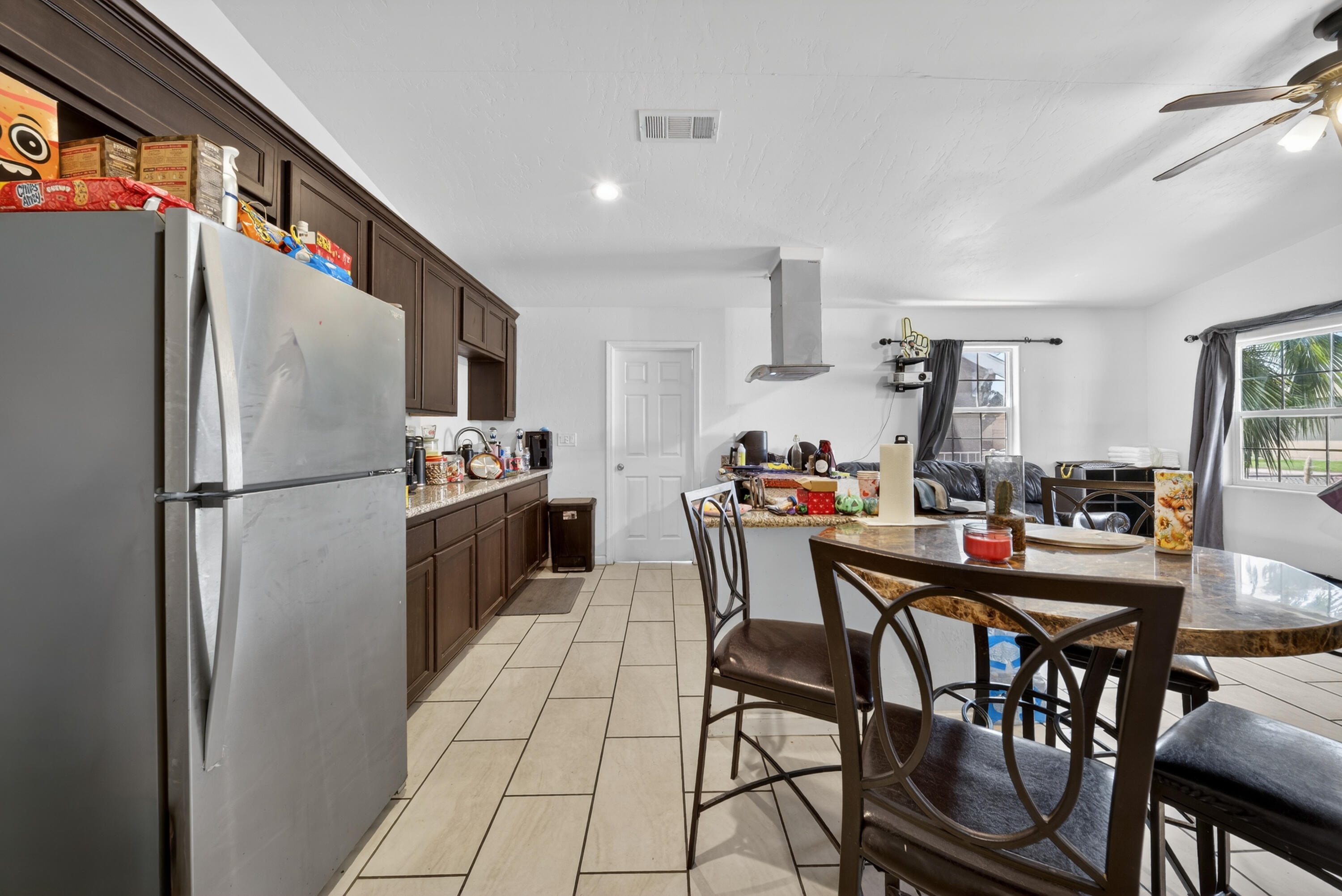 68-70 S Jaye St, Porterville, CA 93257