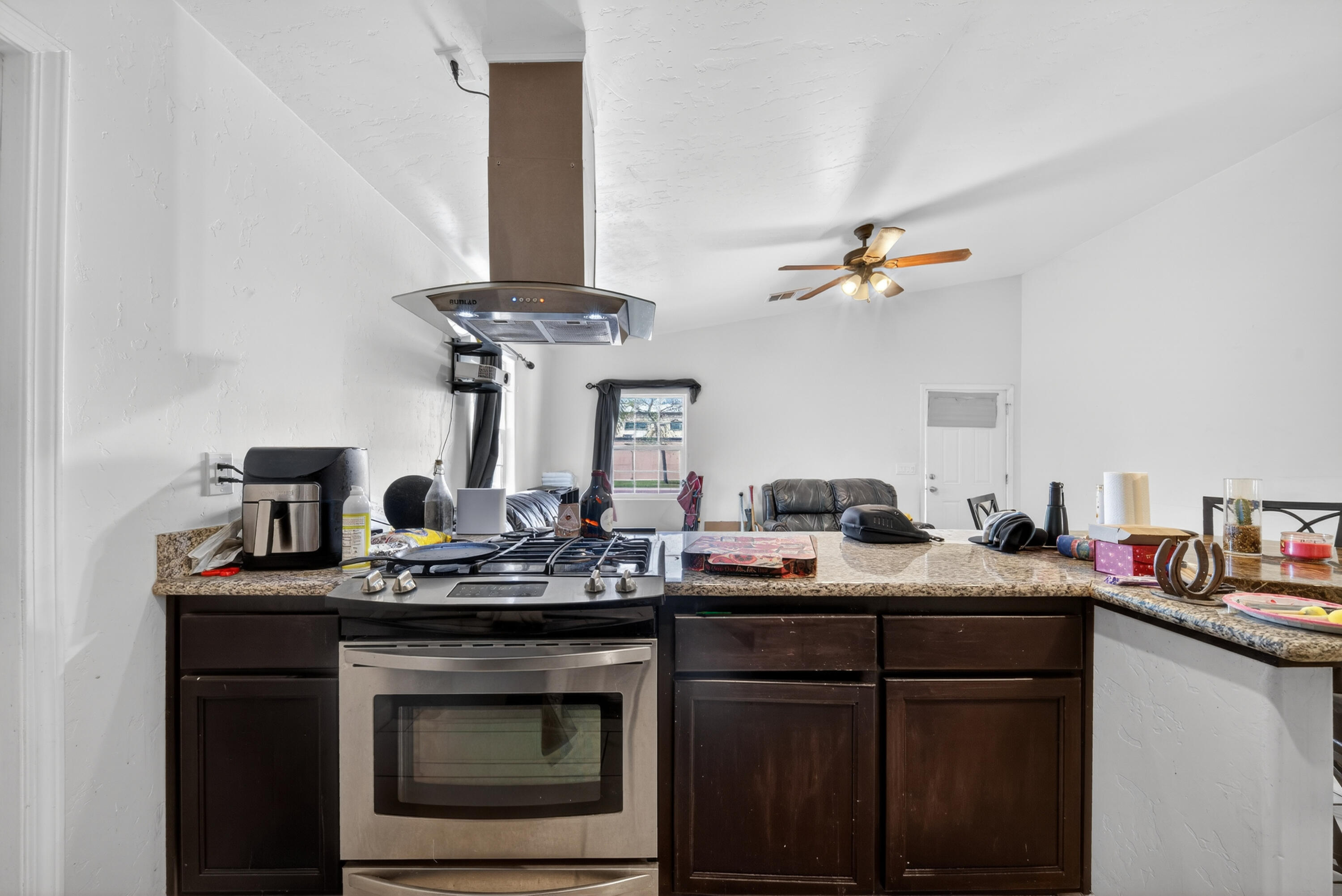 68-70 S Jaye St, Porterville, CA 93257