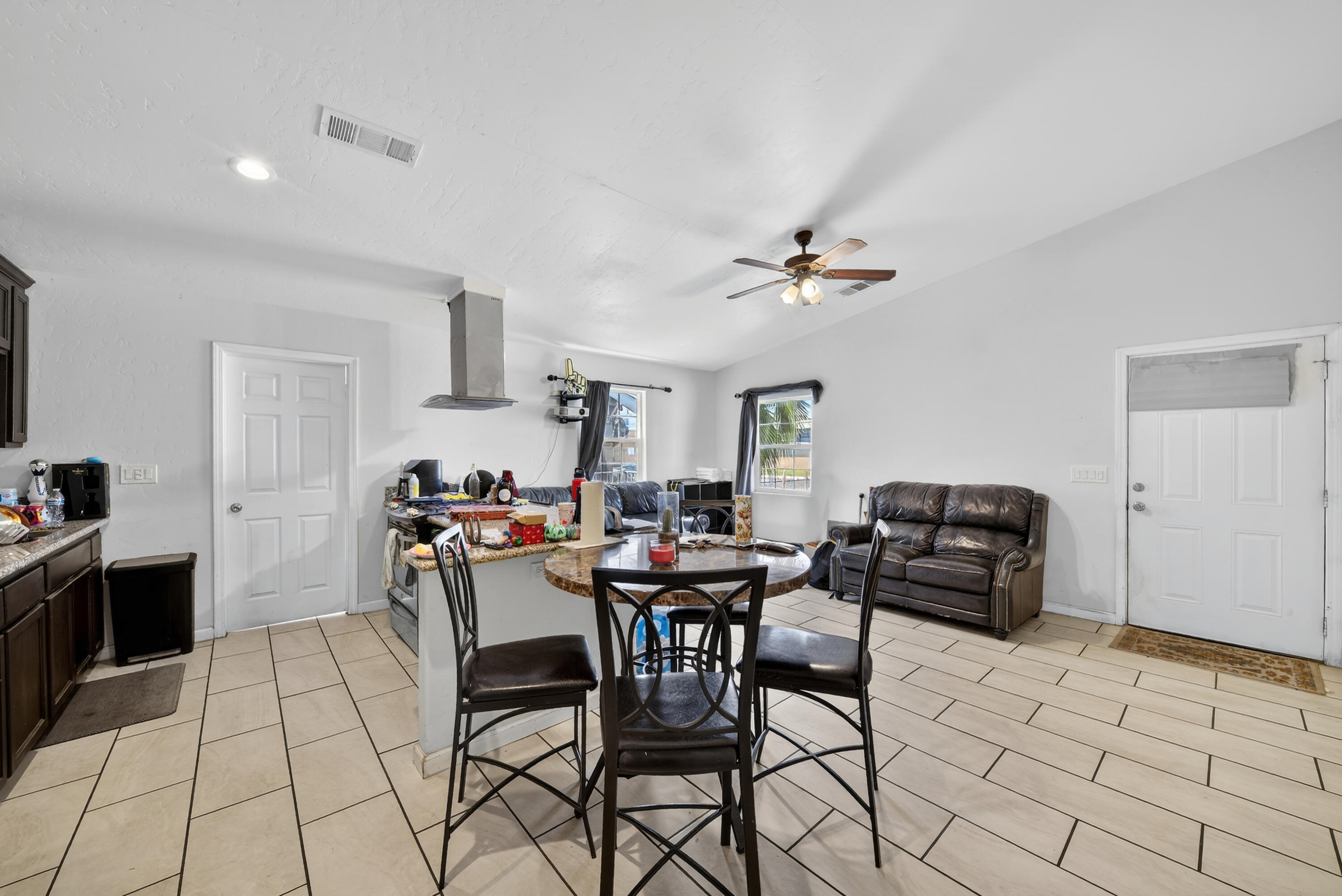 68-70 S Jaye St, Porterville, CA 93257