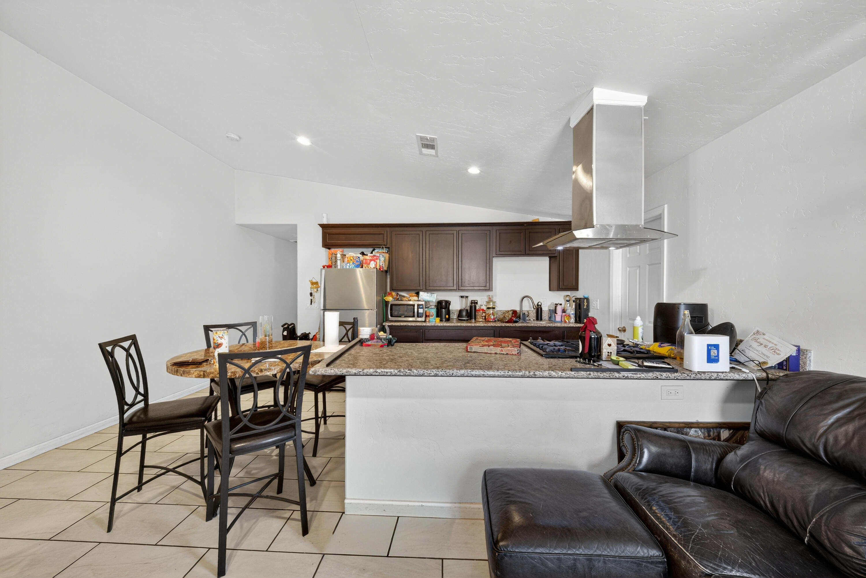 68-70 S Jaye St, Porterville, CA 93257