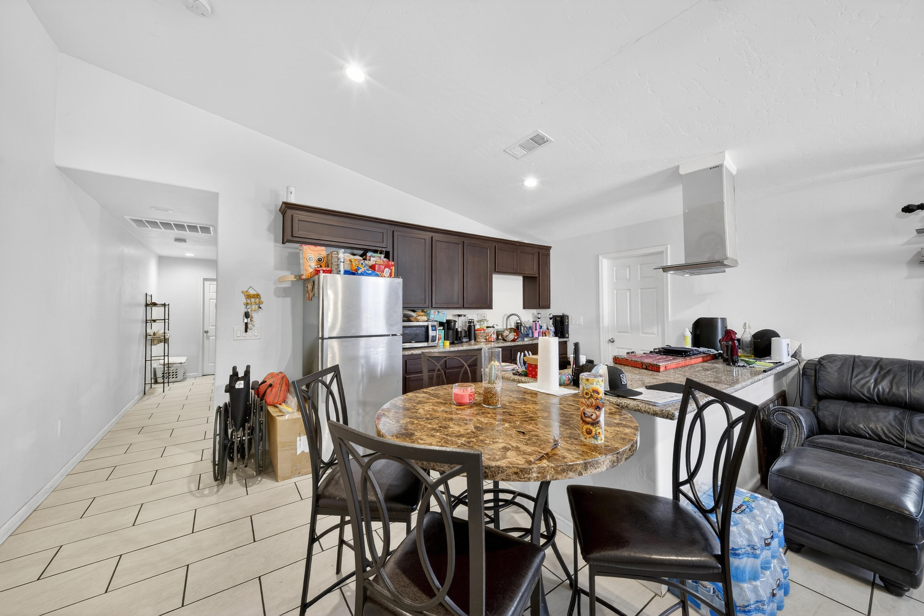 68-70 S Jaye St, Porterville, CA 93257