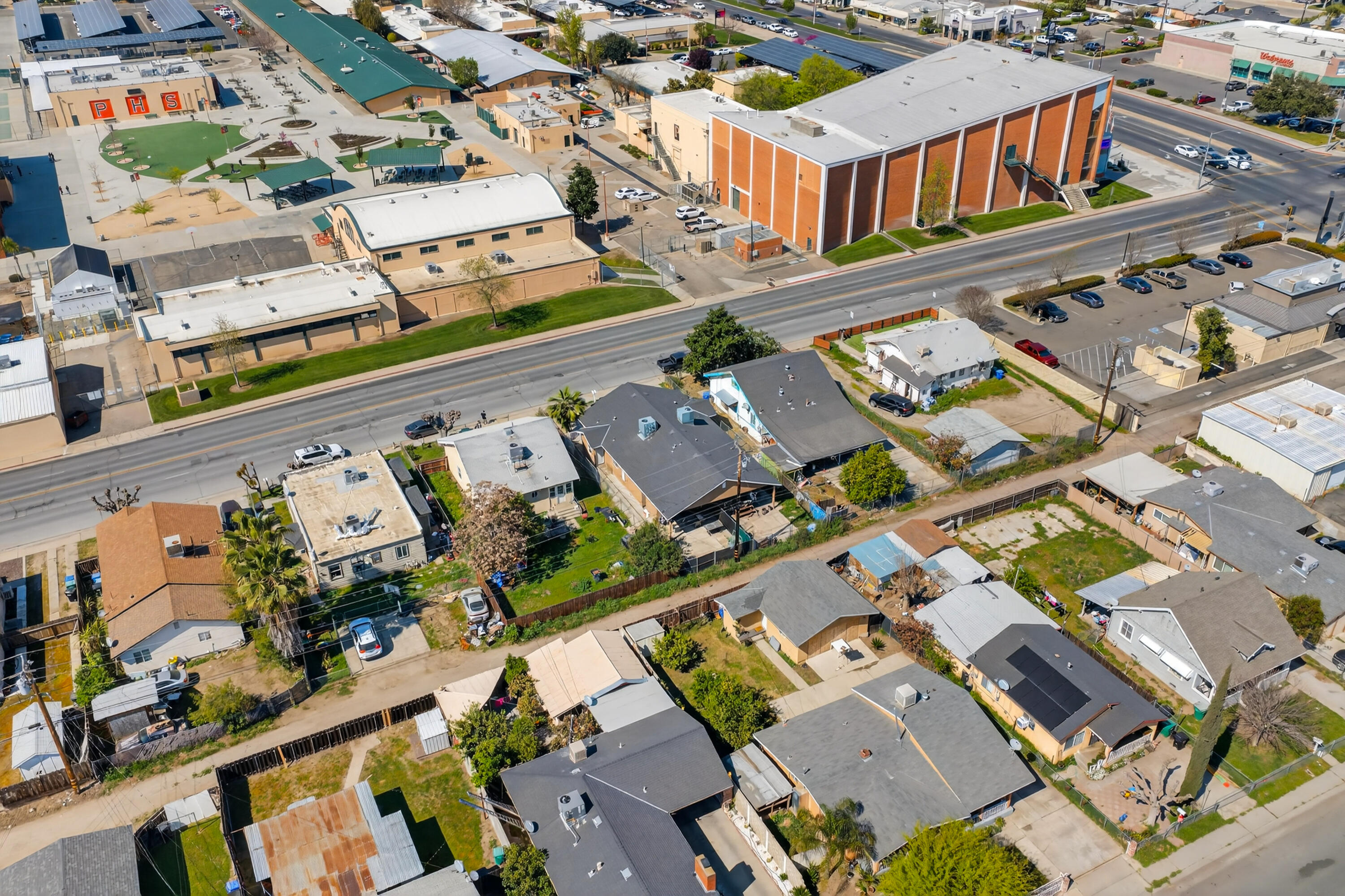 68-70 S Jaye St, Porterville, CA 93257