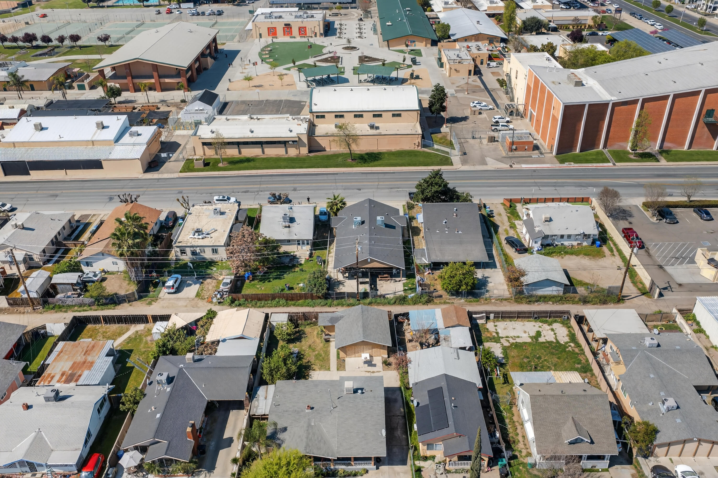 68-70 S Jaye St, Porterville, CA 93257