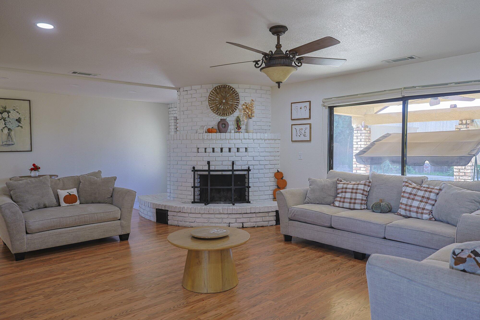 8521 Rd 256, Terra Bella, CA 93270