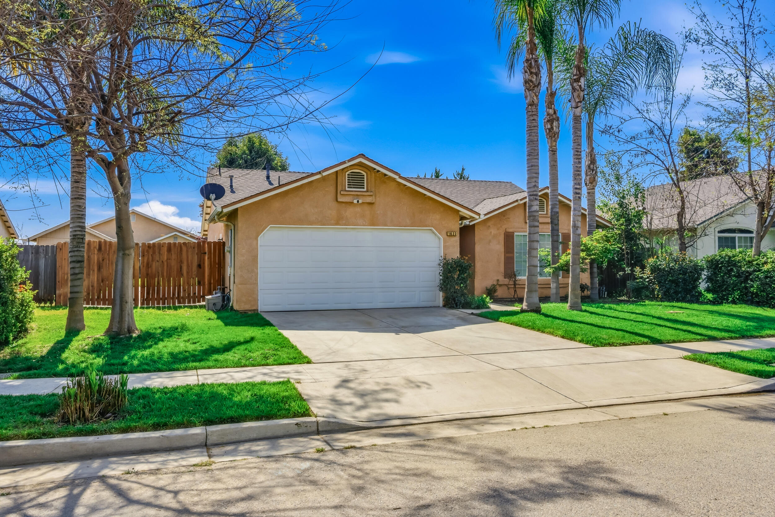 1623 Hudson Ave, Tulare, CA 93274
