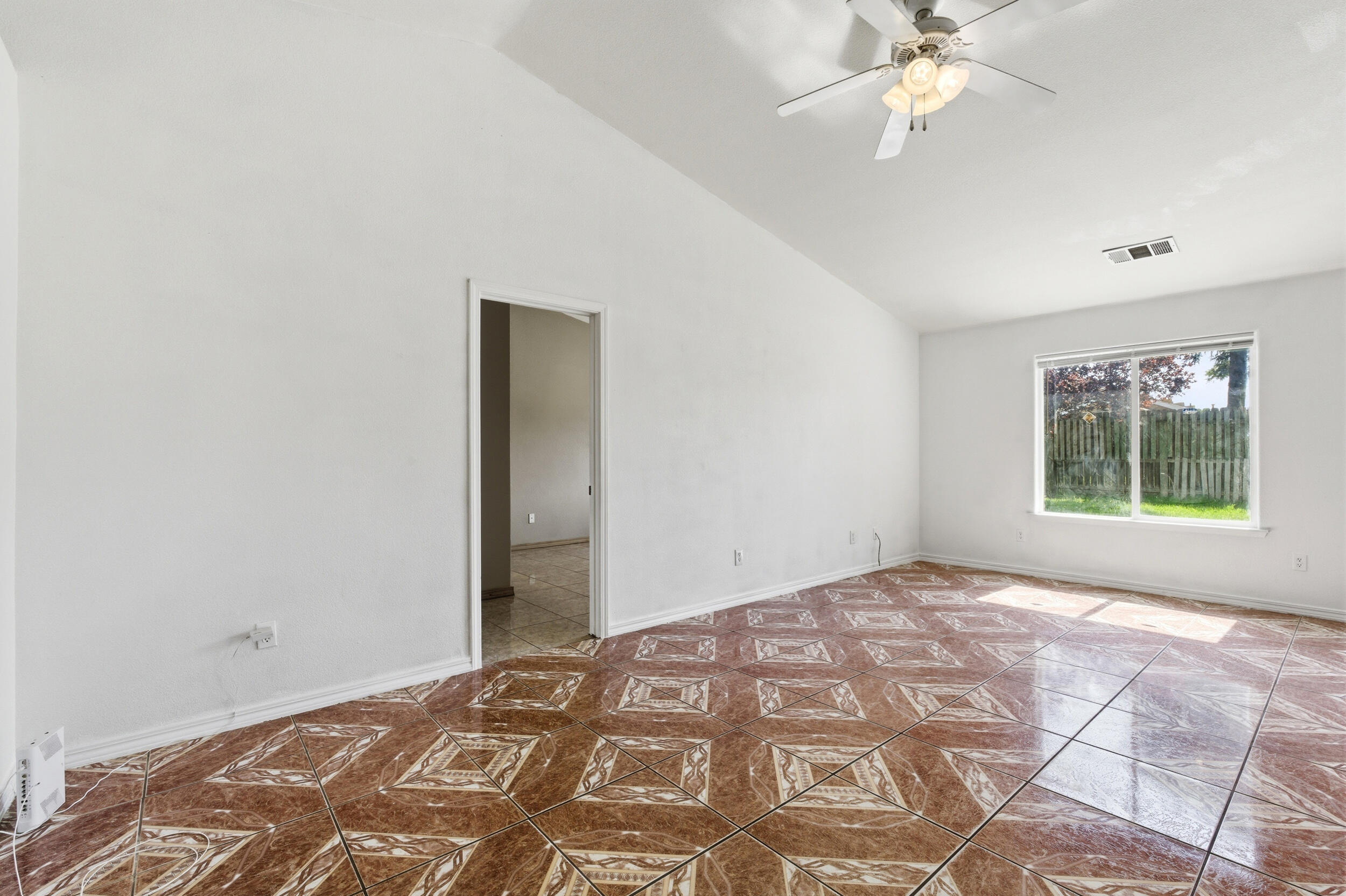 1623 Hudson Ave, Tulare, CA 93274