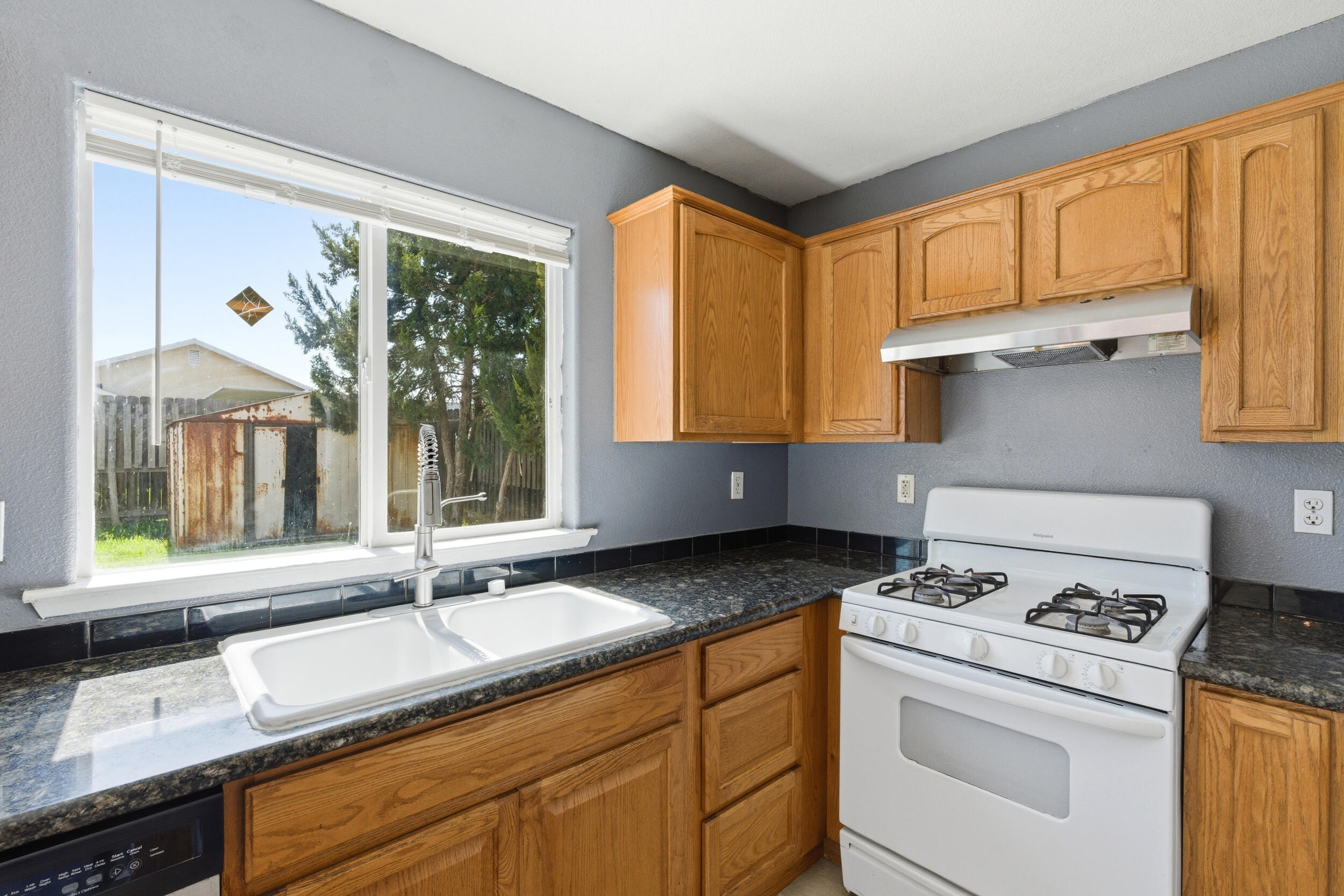 1623 Hudson Ave, Tulare, CA 93274