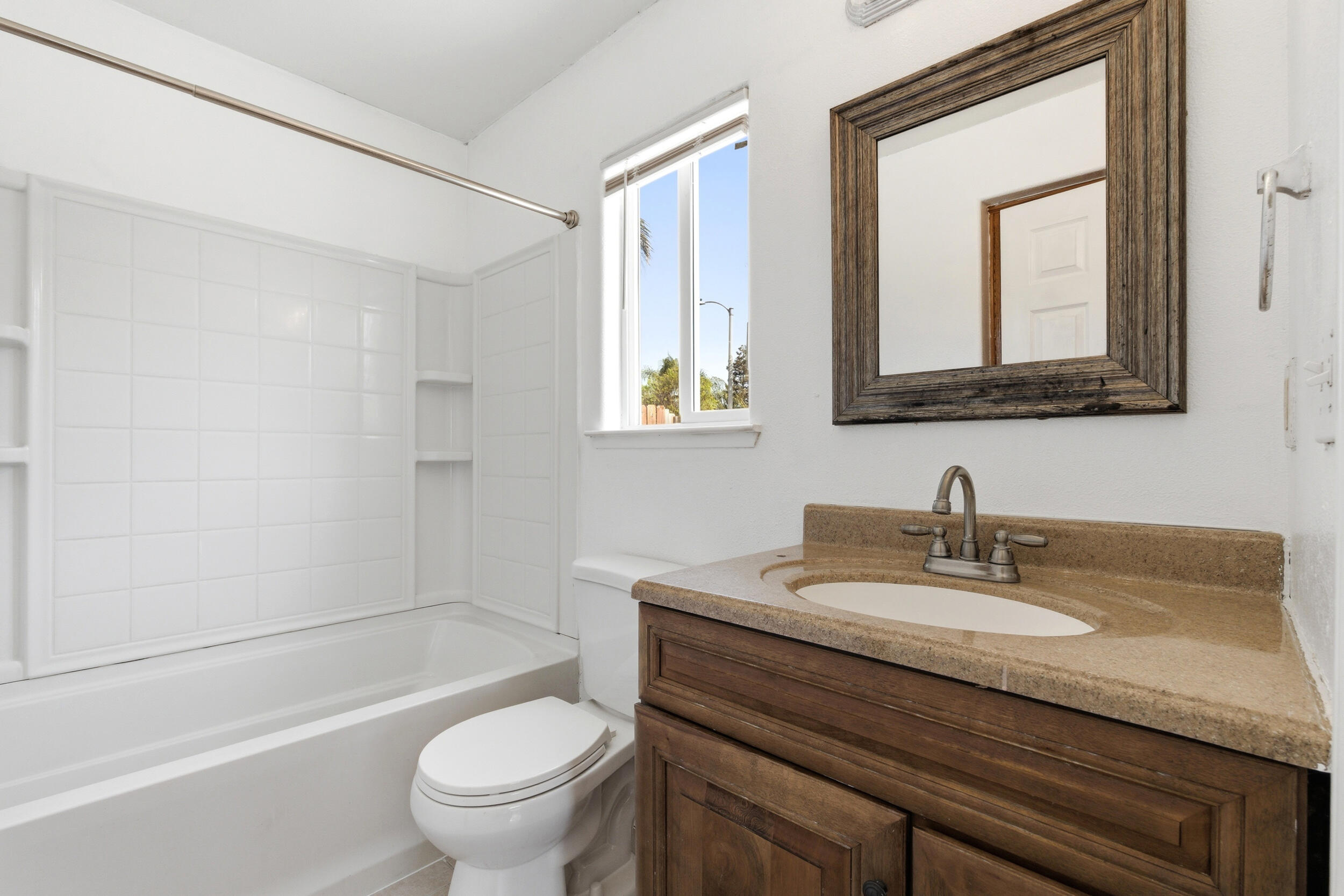 1623 Hudson Ave, Tulare, CA 93274