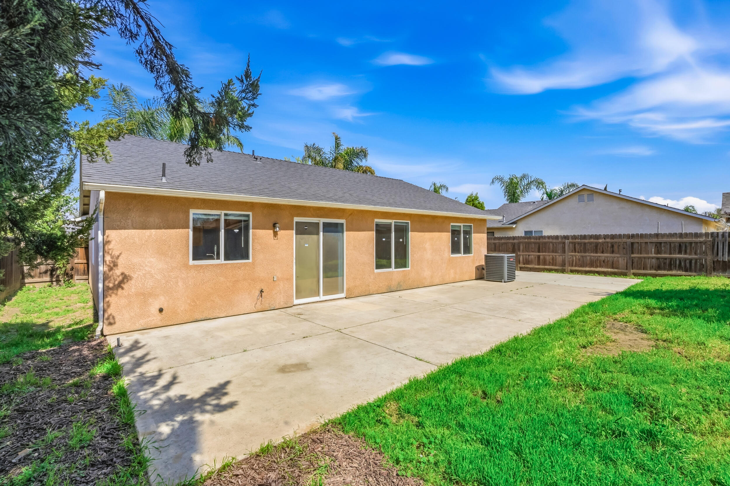 1623 Hudson Ave, Tulare, CA 93274