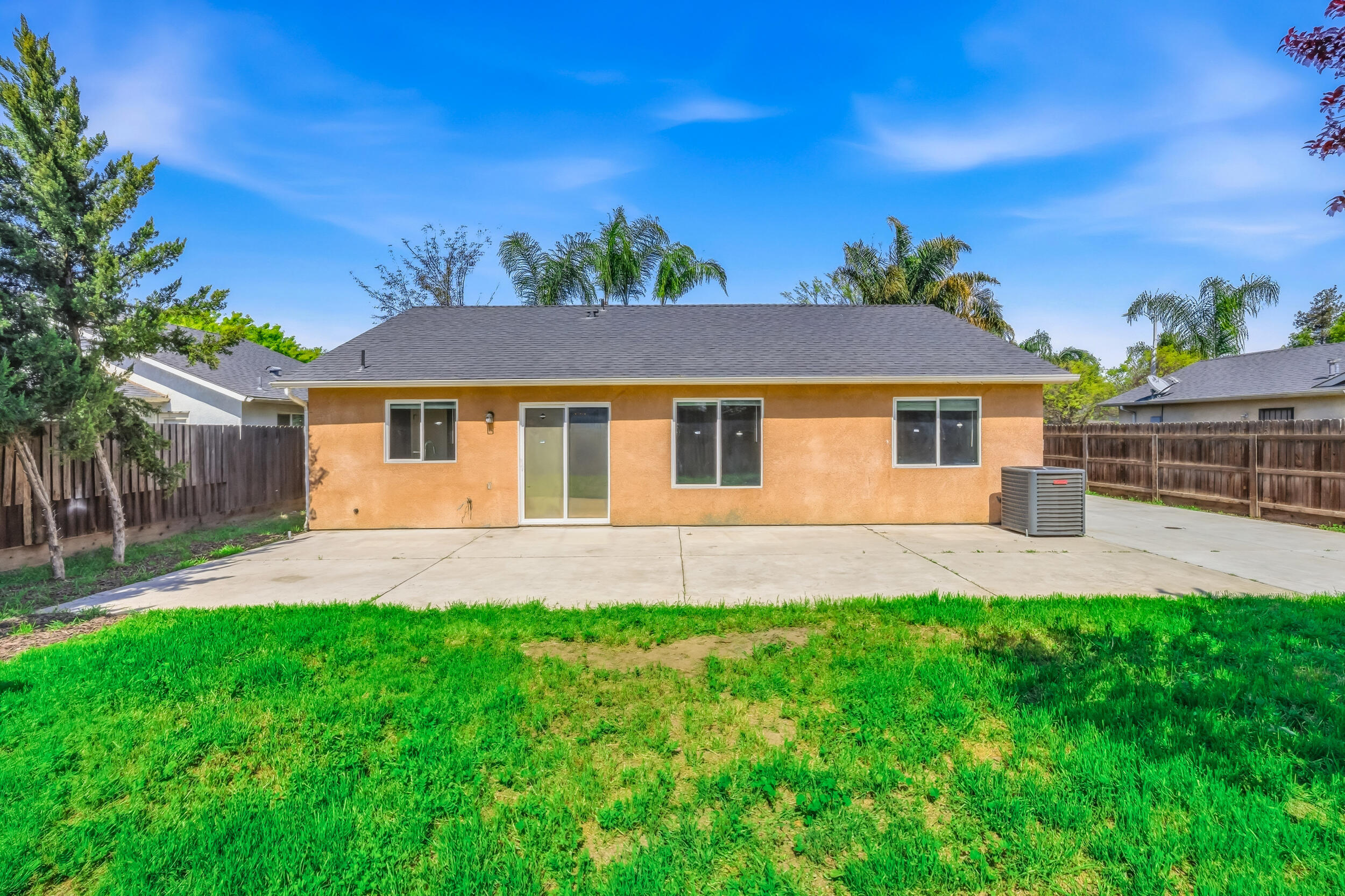 1623 Hudson Ave, Tulare, CA 93274