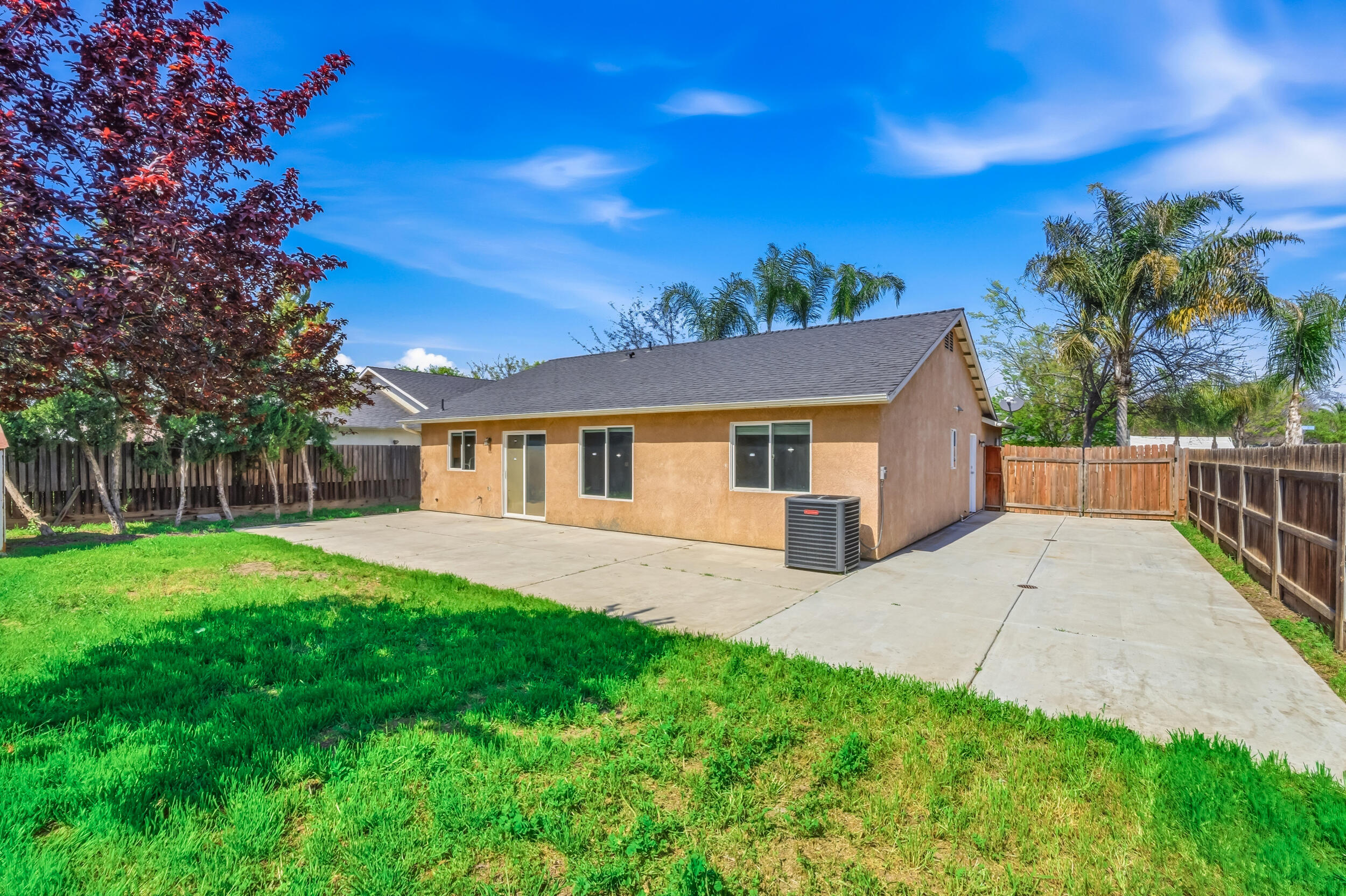 1623 Hudson Ave, Tulare, CA 93274
