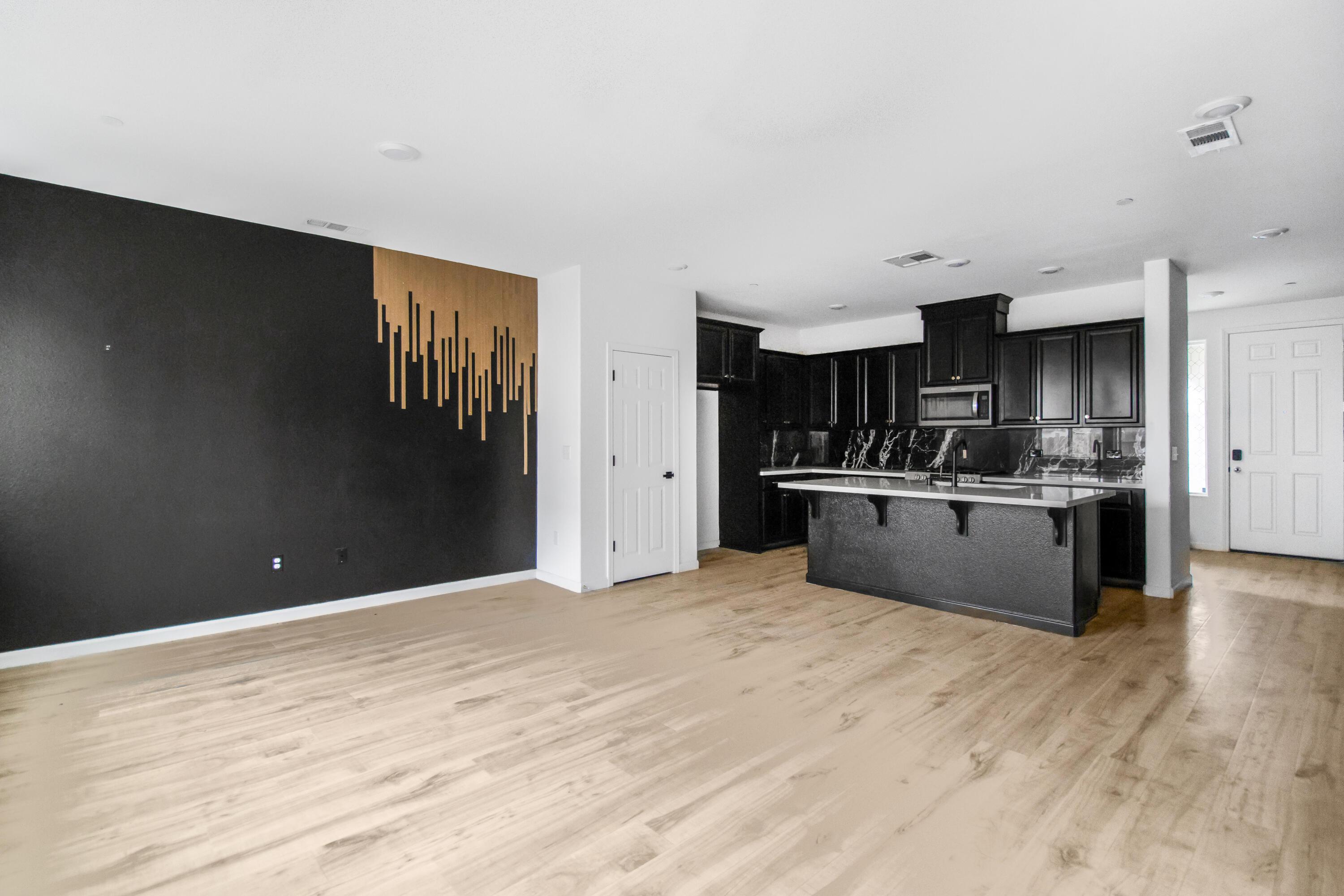 2230 S Velie St, Visalia, CA 93292