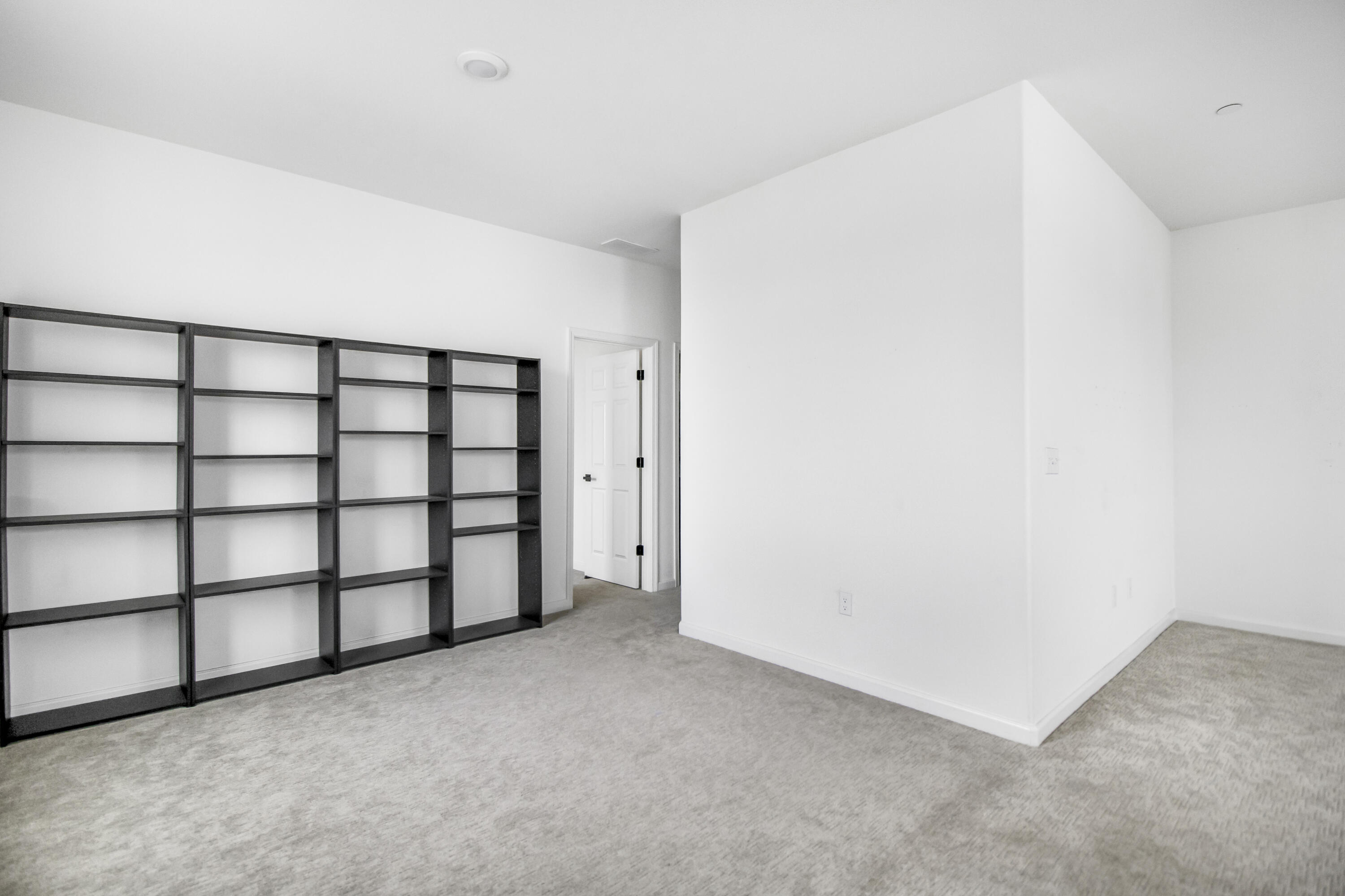 2230 S Velie St, Visalia, CA 93292