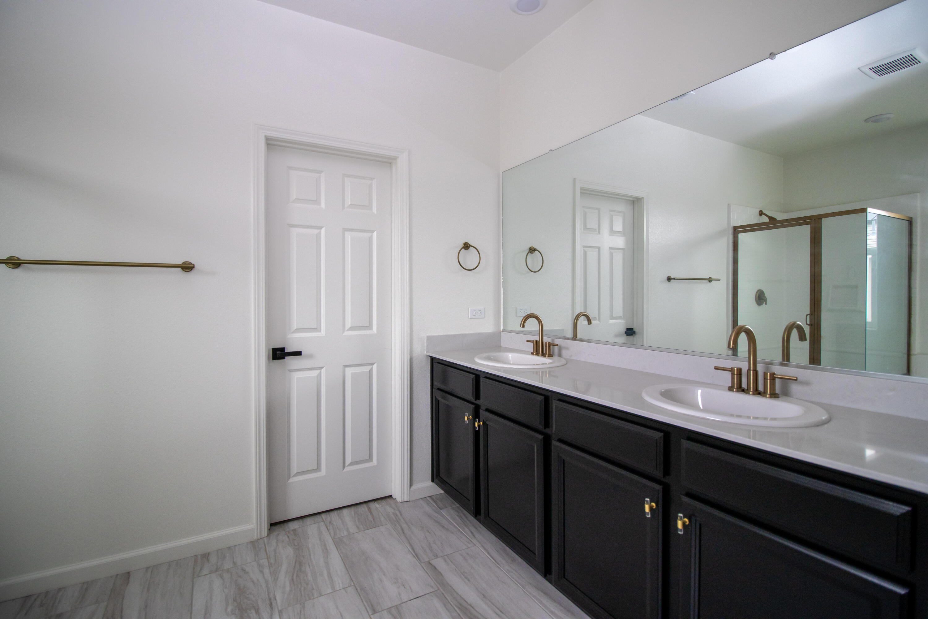 2230 S Velie St, Visalia, CA 93292