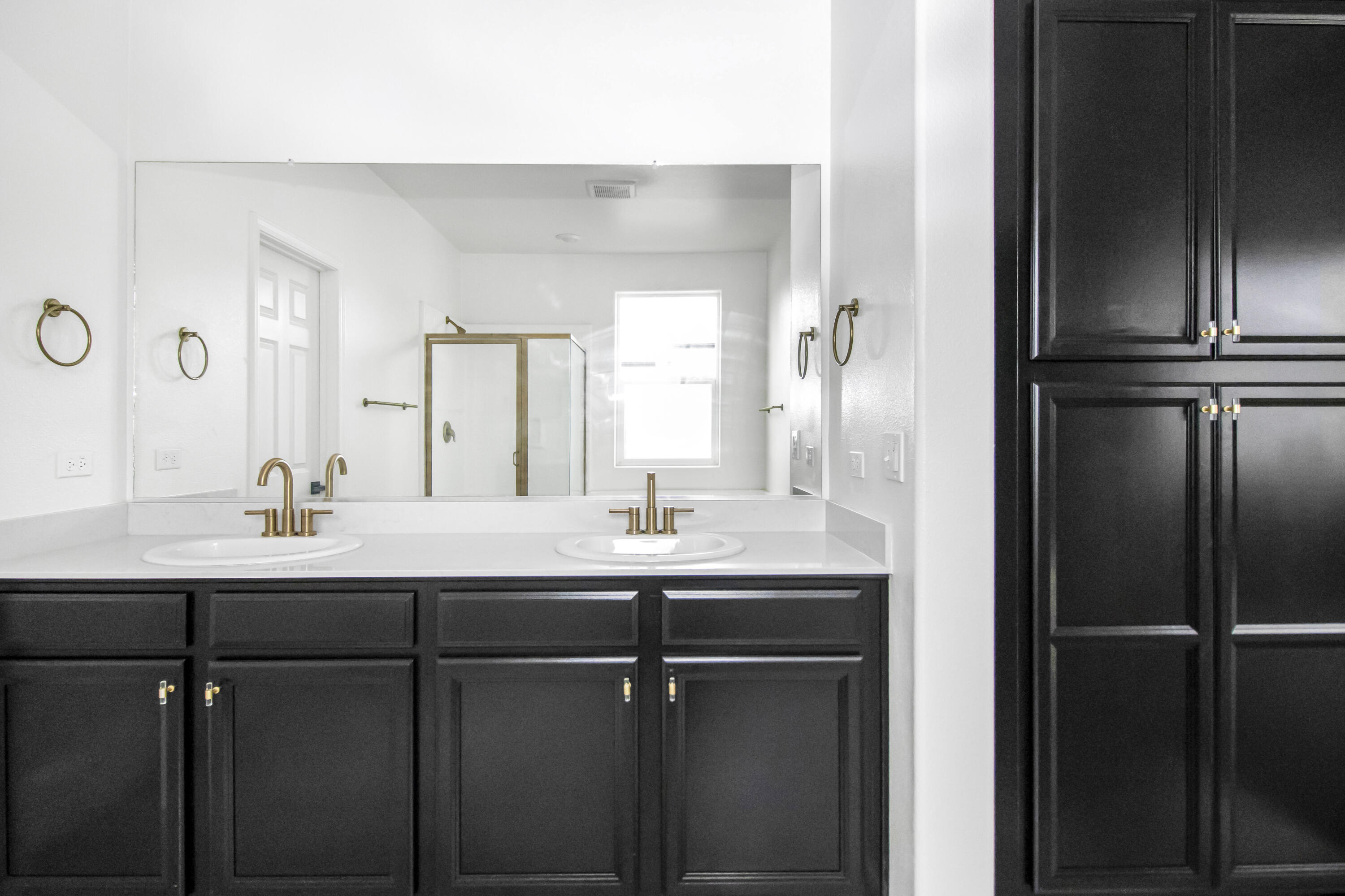 2230 S Velie St, Visalia, CA 93292