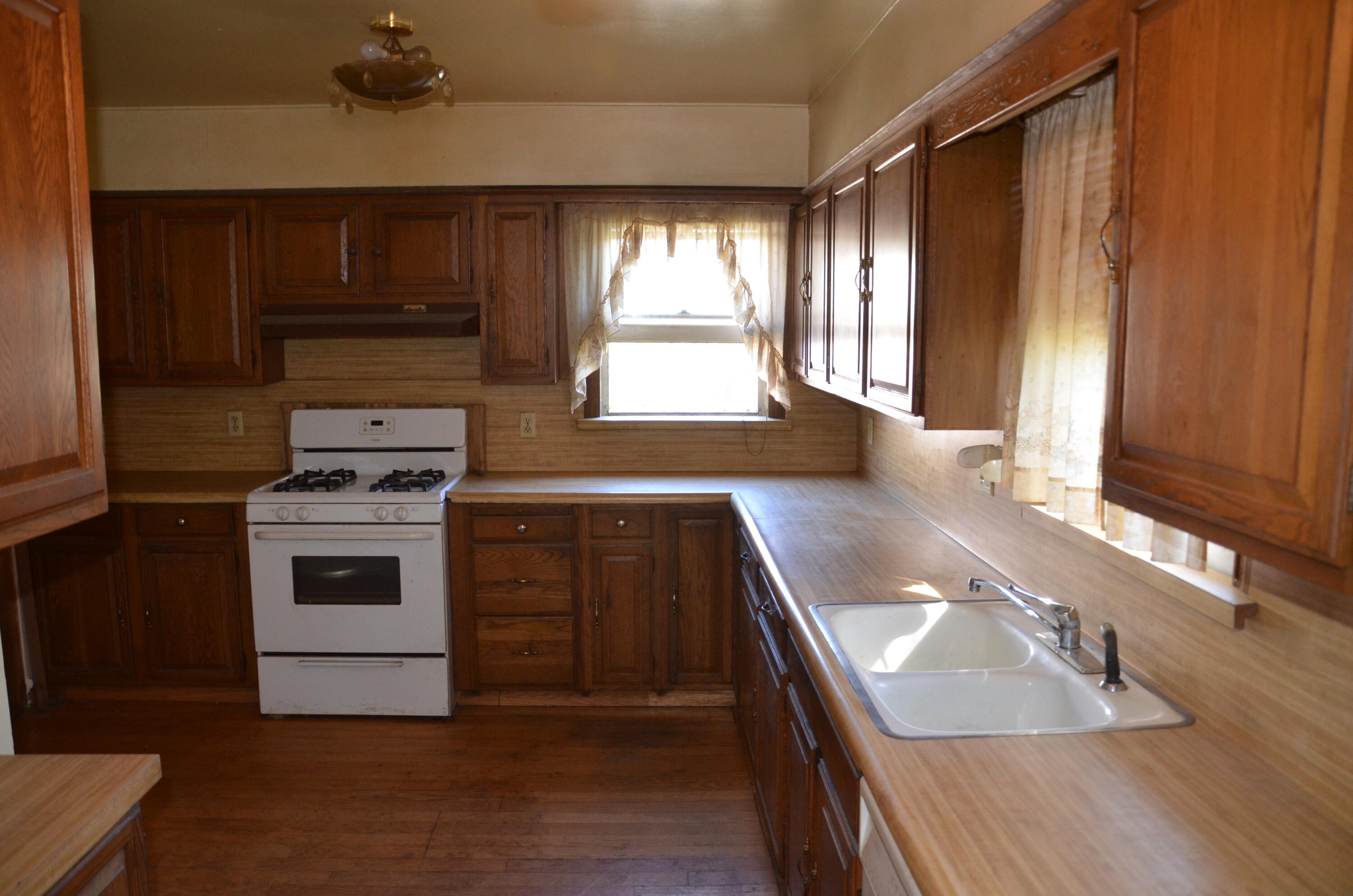 1109 N Willis St, Visalia, CA 93291