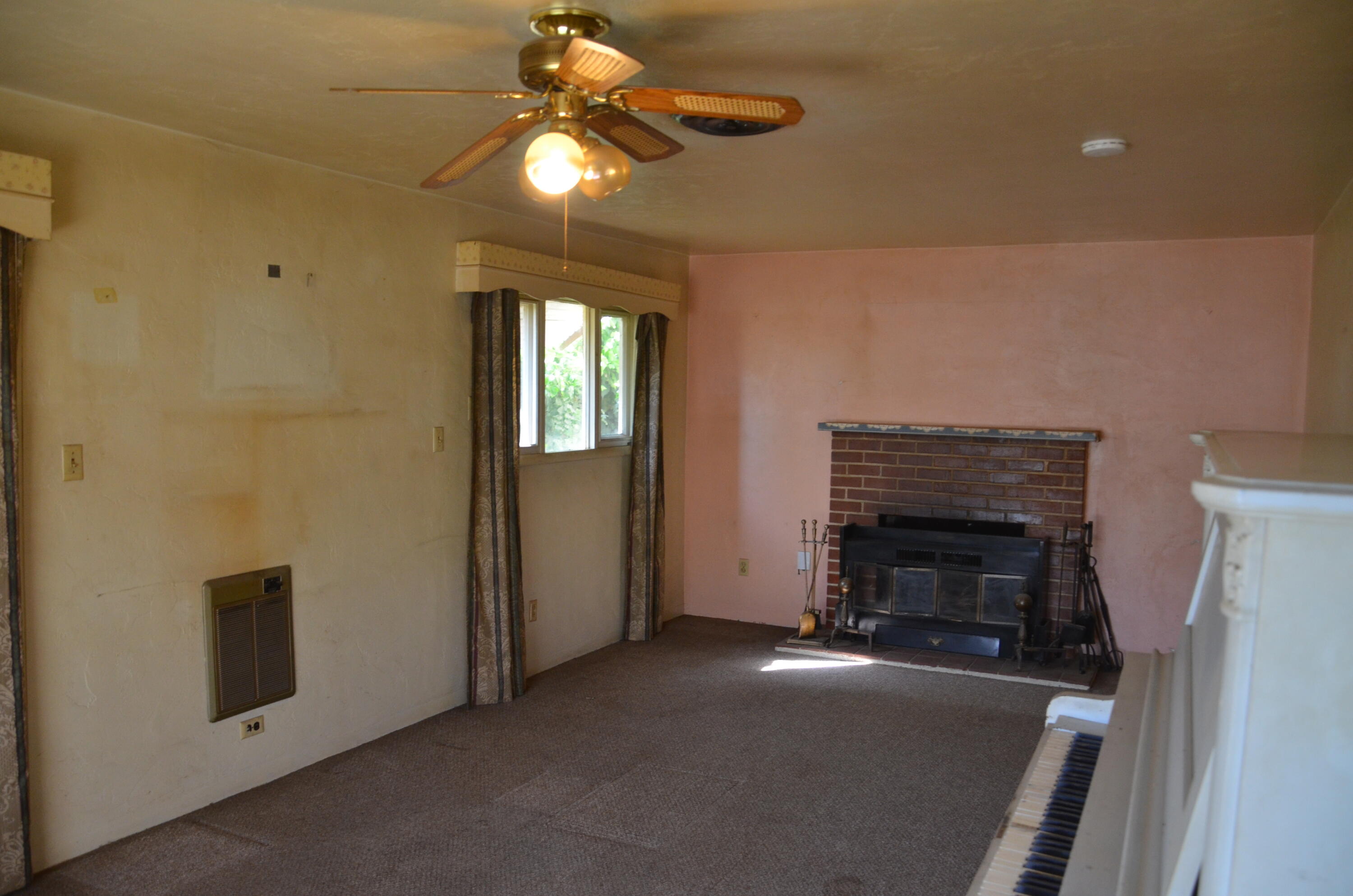 1109 N Willis St, Visalia, CA 93291