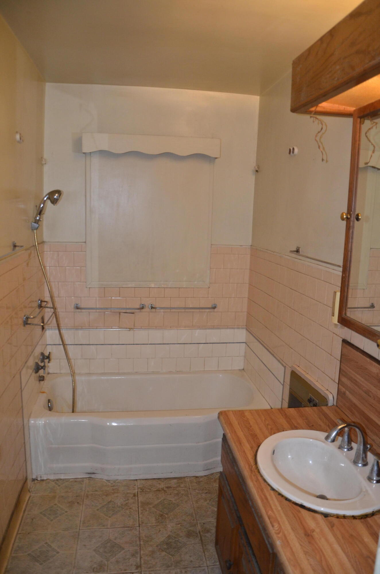 1109 N Willis St, Visalia, CA 93291