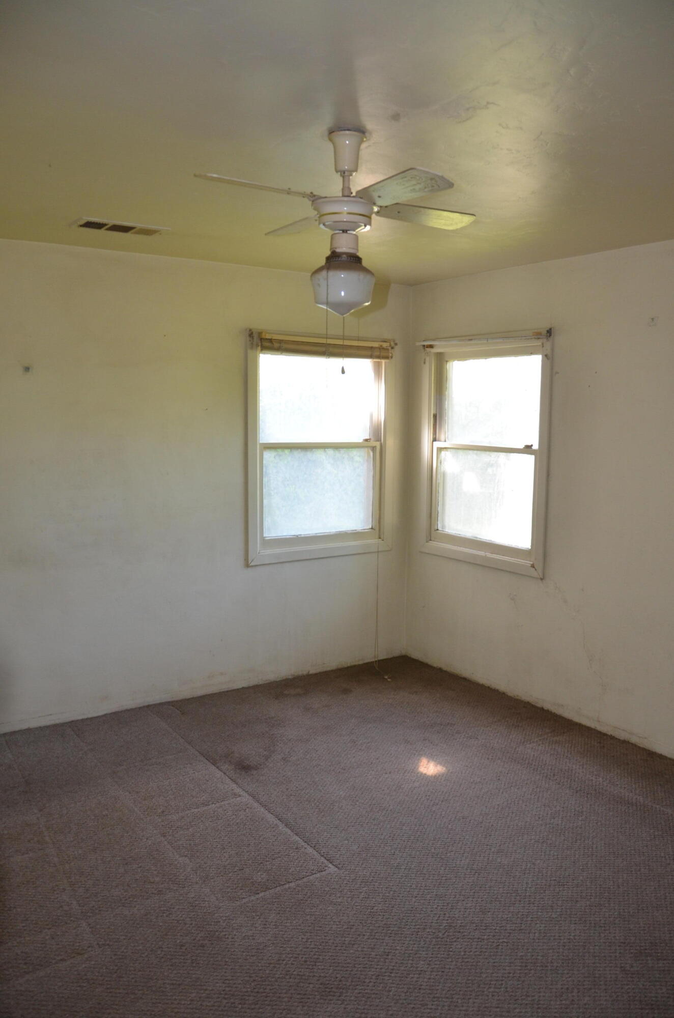 1109 N Willis St, Visalia, CA 93291