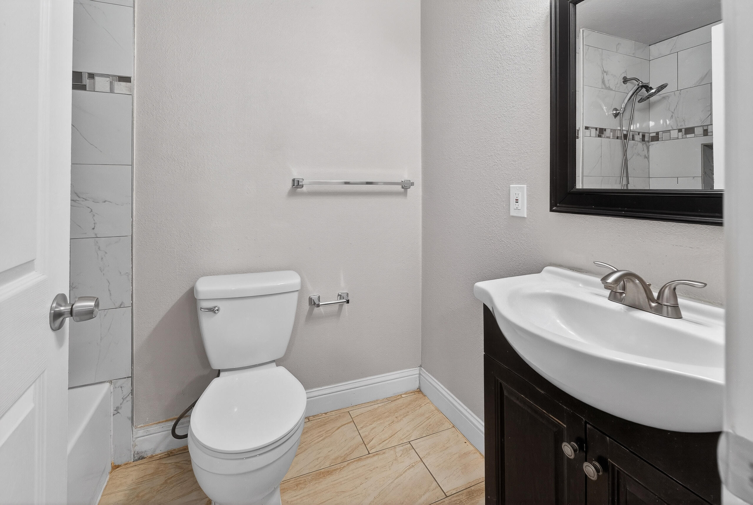 247 S College, Dinuba, CA 93618