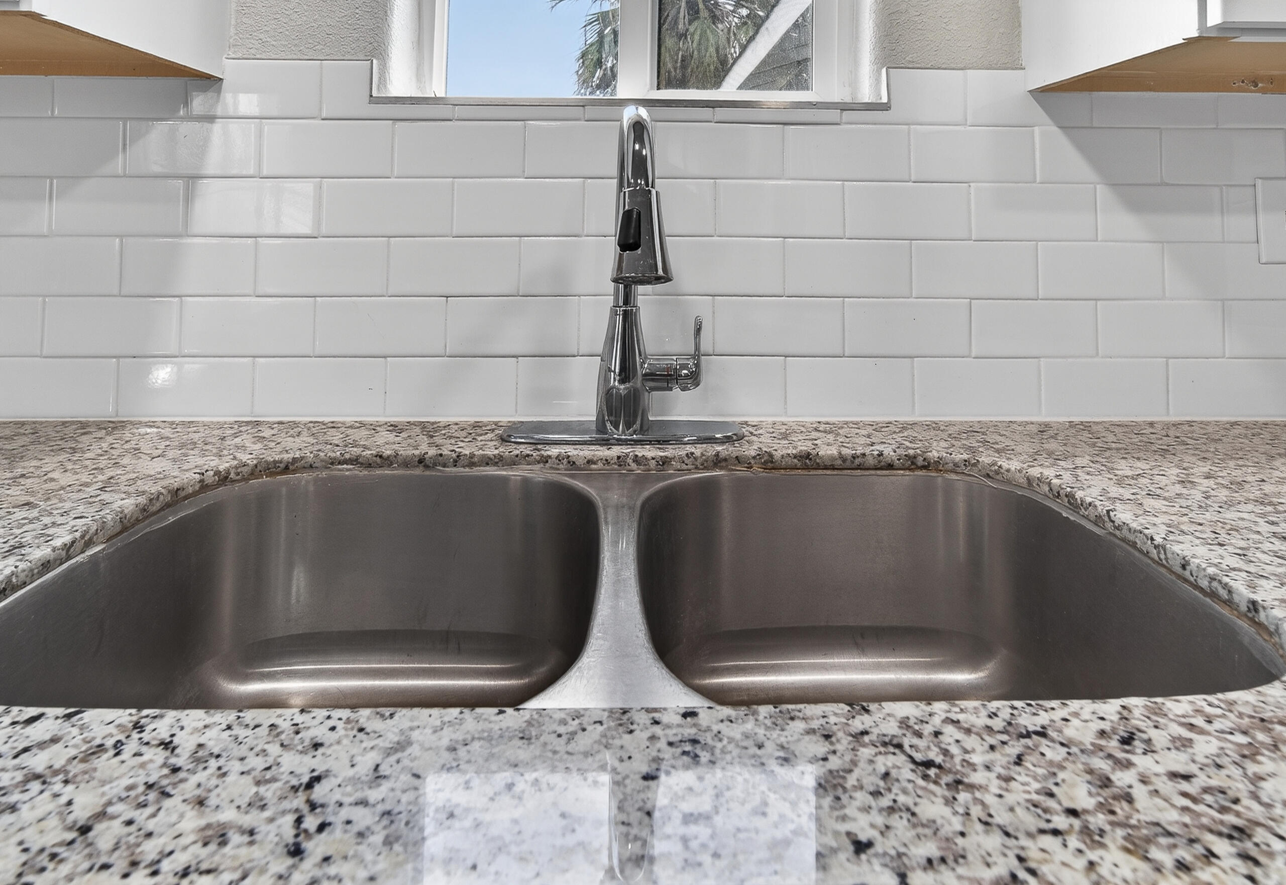 247 S College, Dinuba, CA 93618