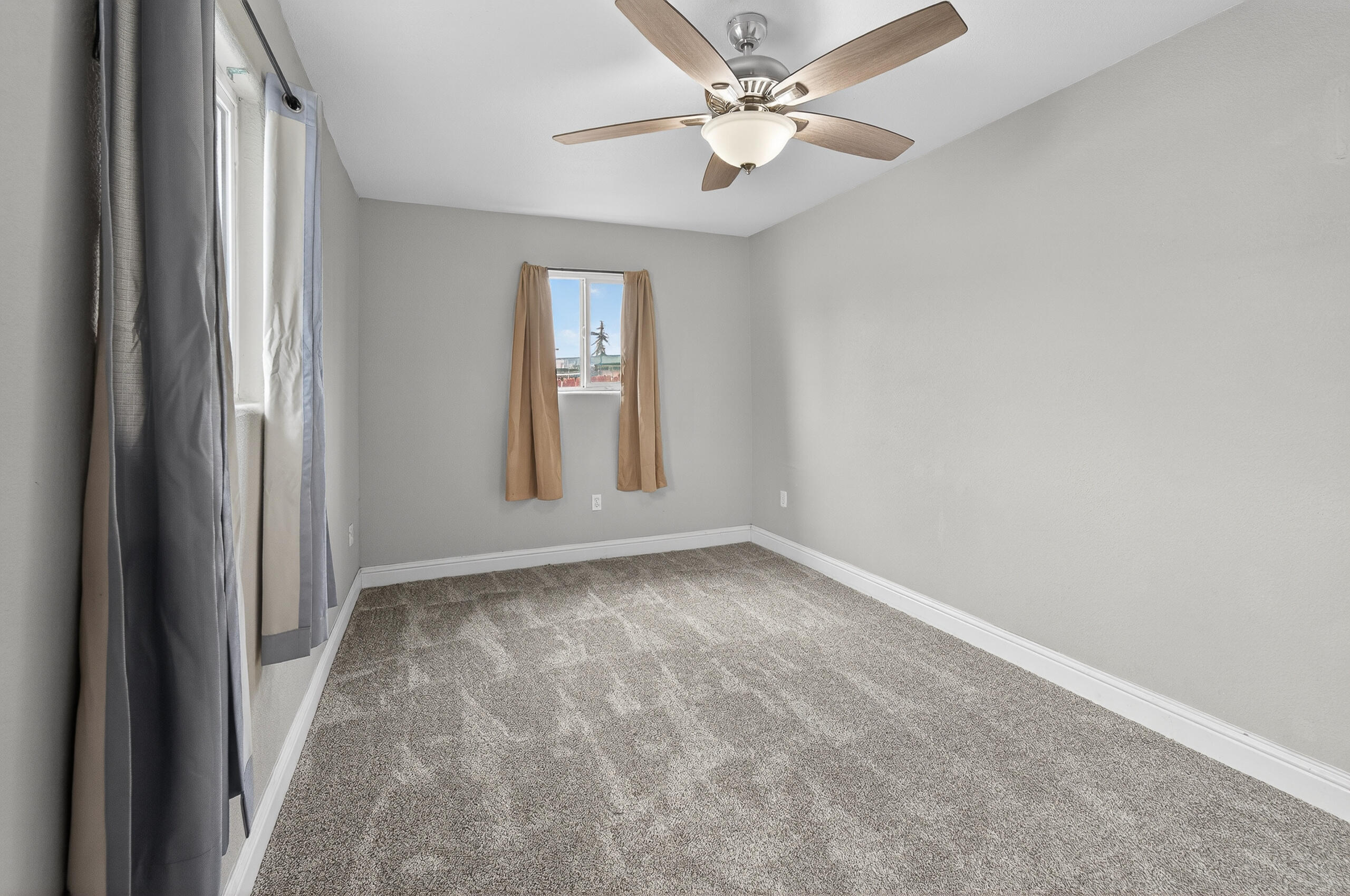 247 S College, Dinuba, CA 93618