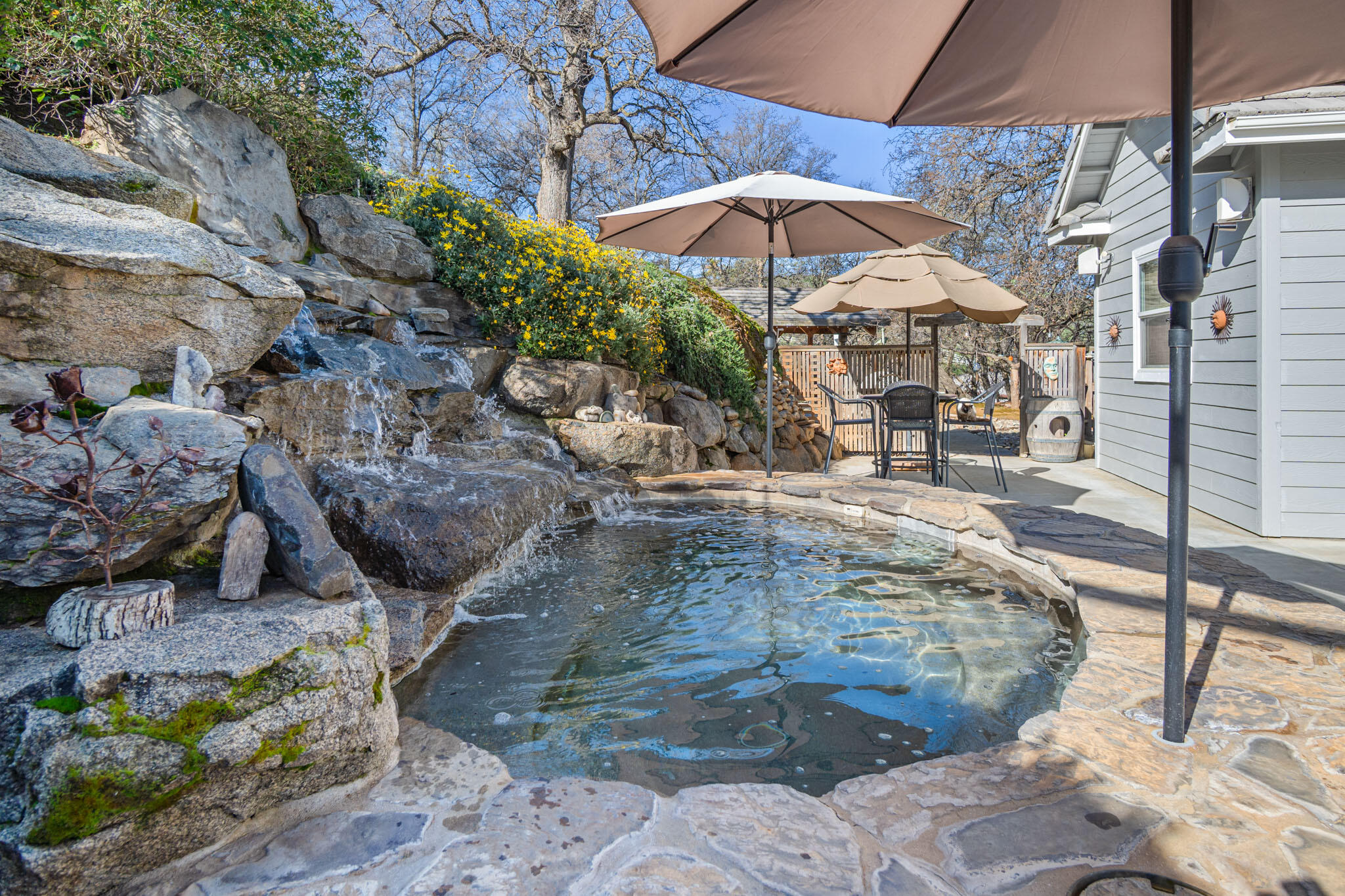 16481 Bonner Dr, Springville, CA 93265