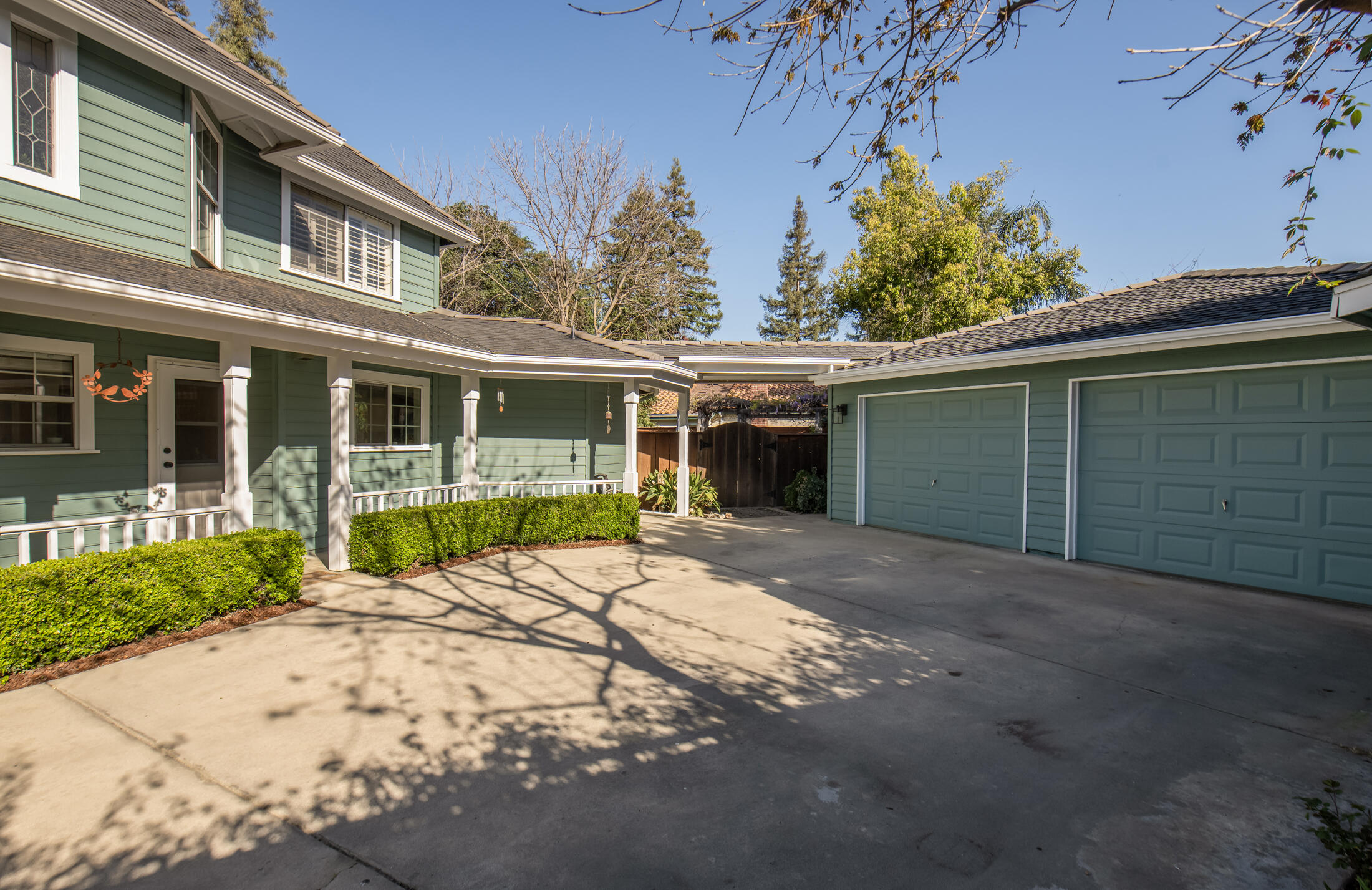 3900 W Allen Ct, Visalia, CA 93291