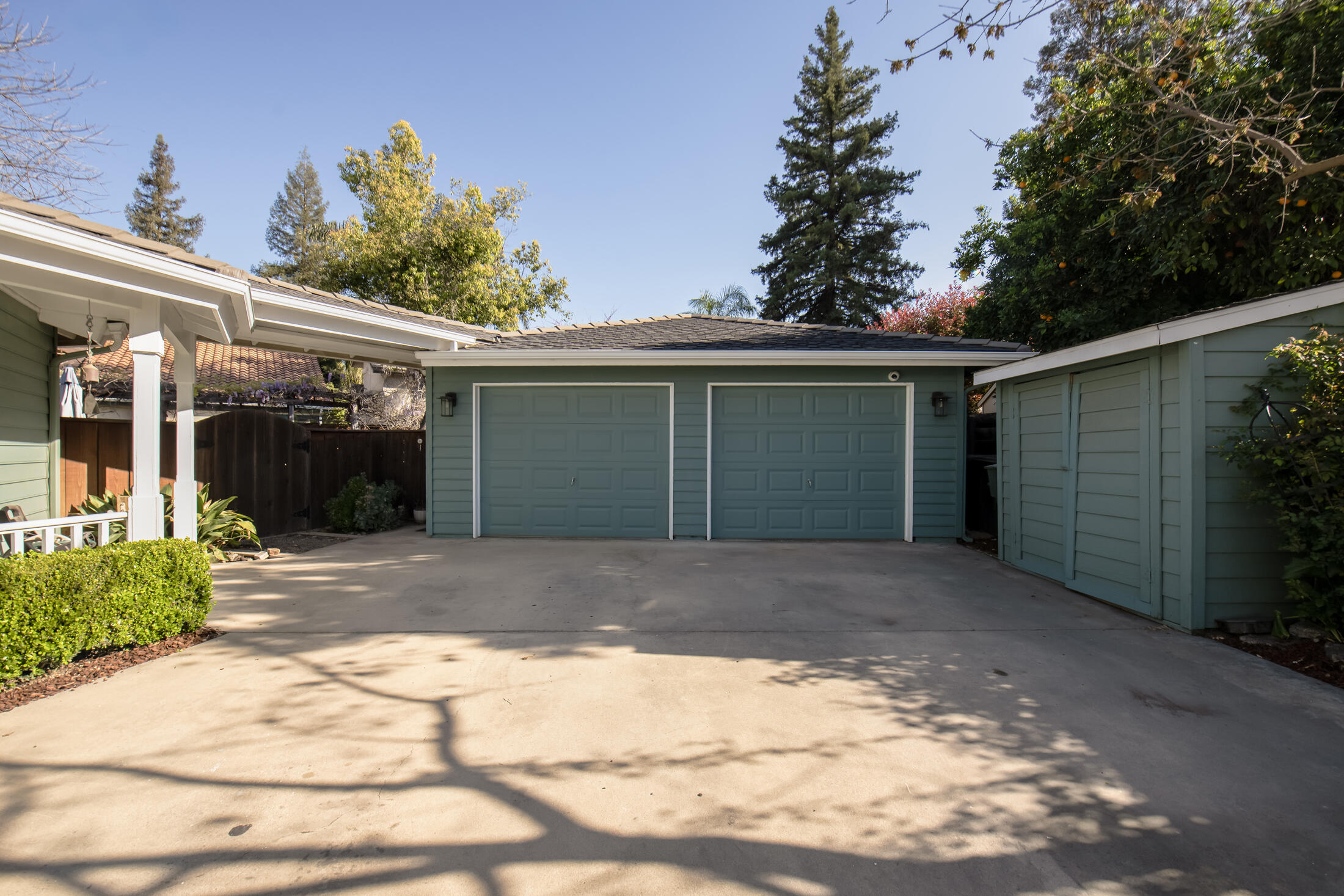 3900 W Allen Ct, Visalia, CA 93291