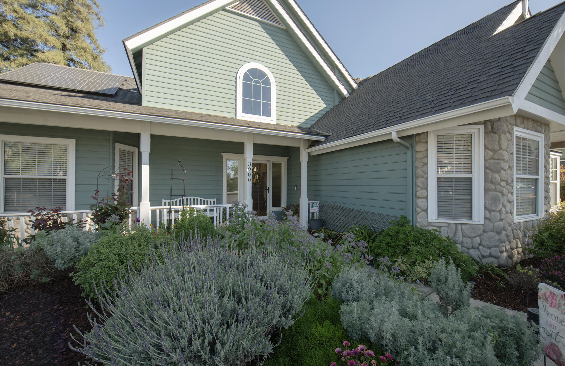 3900 W Allen Ct, Visalia, CA 93291