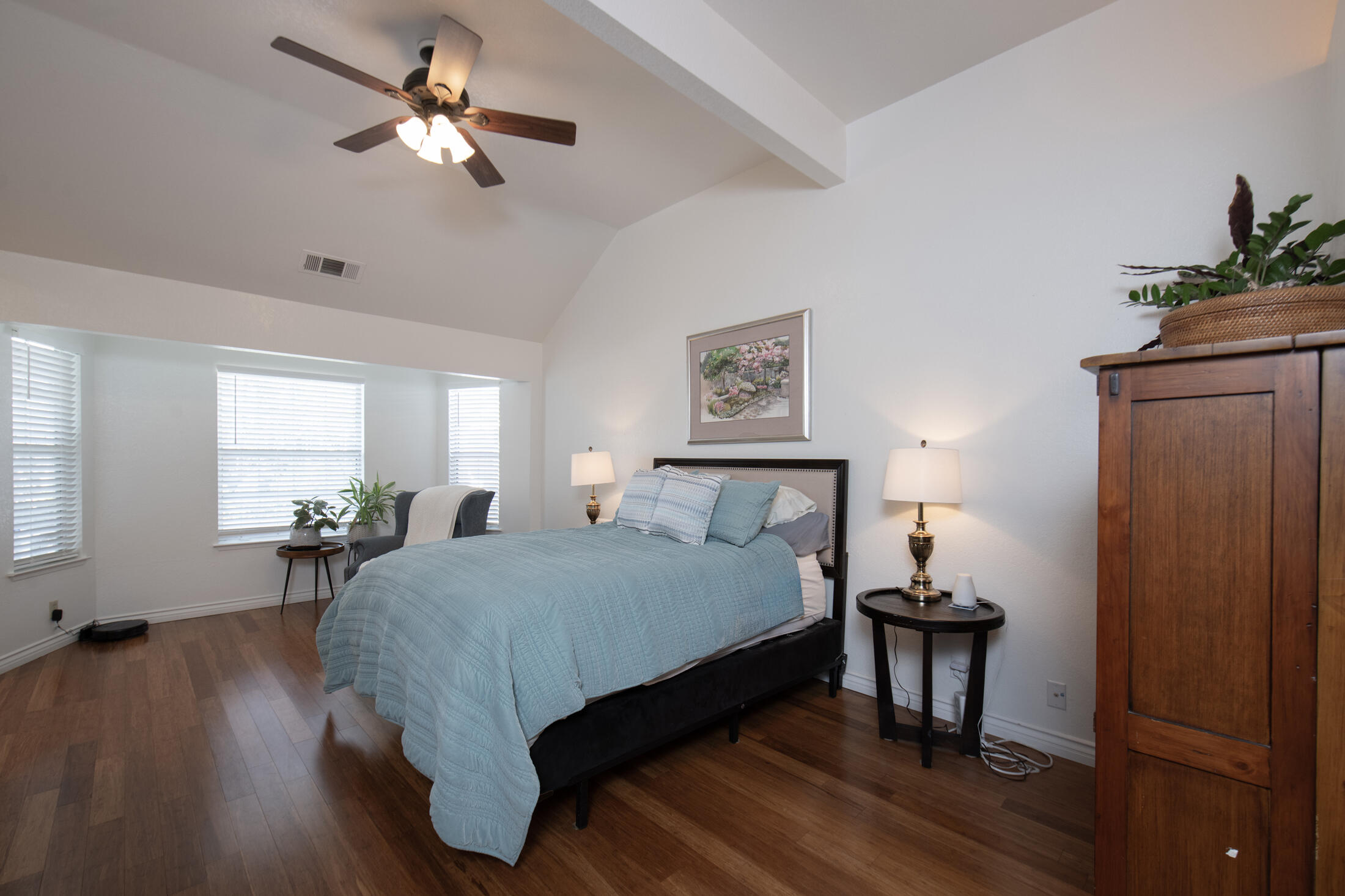 3900 W Allen Ct, Visalia, CA 93291