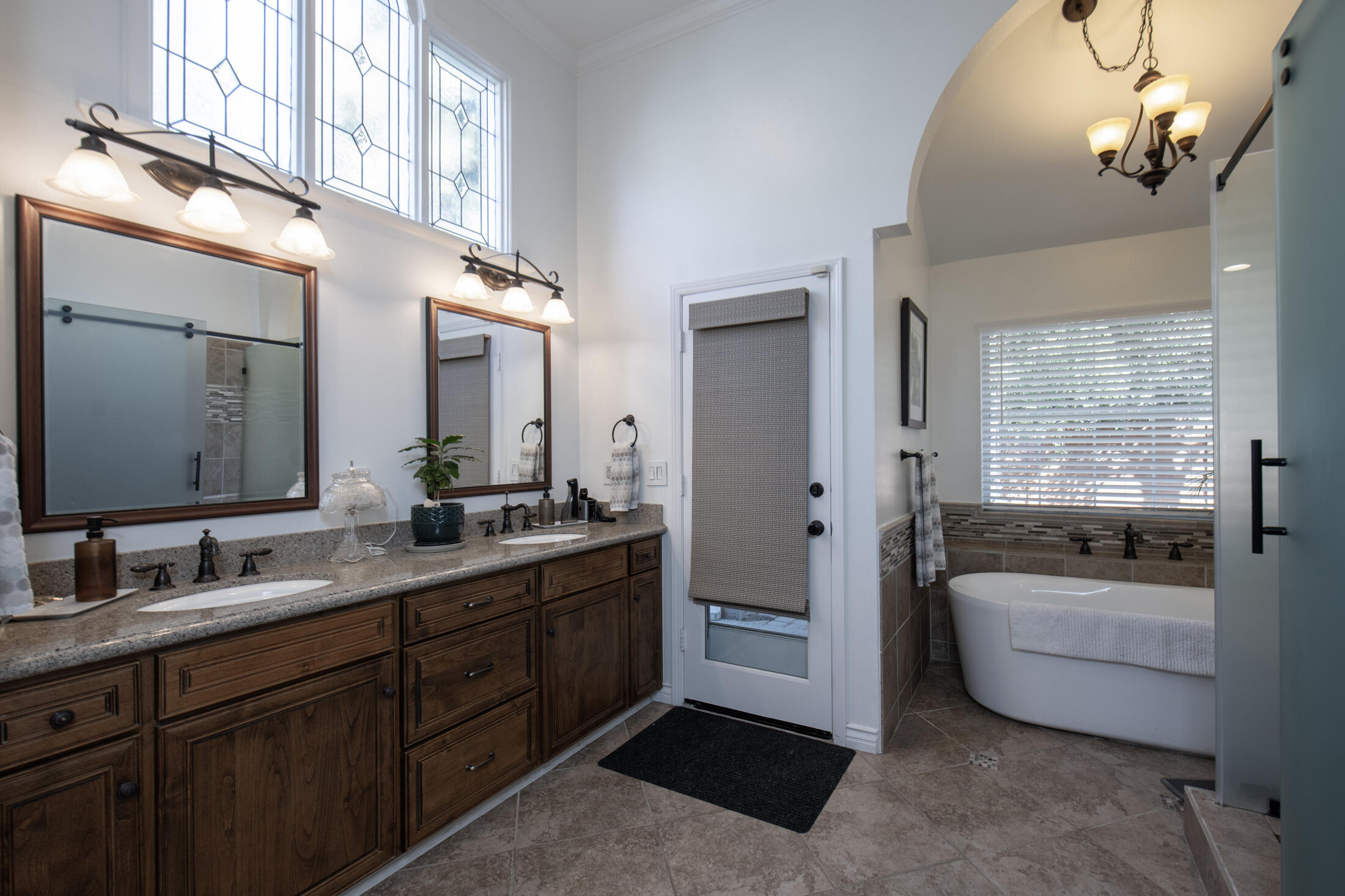 3900 W Allen Ct, Visalia, CA 93291