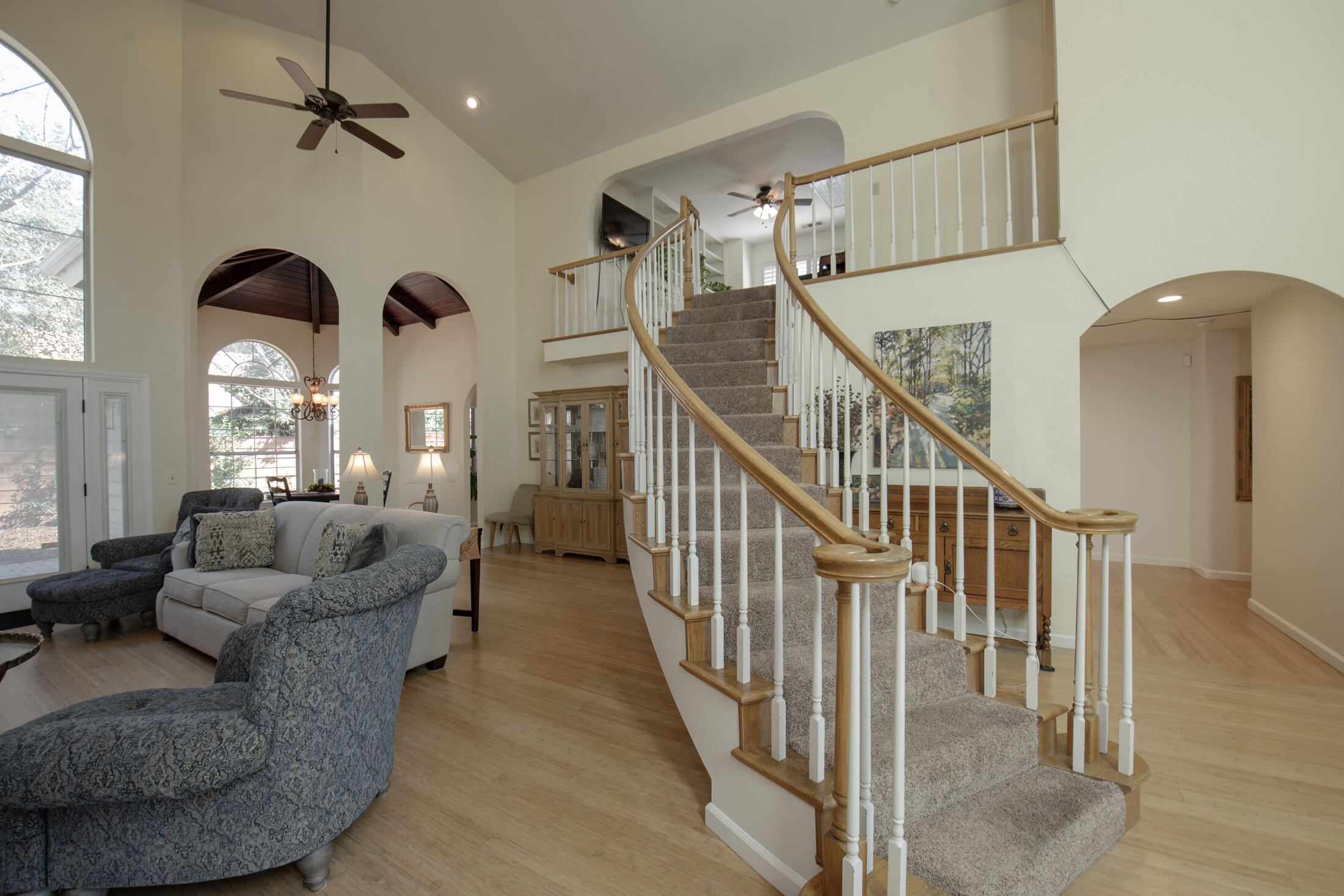 3900 W Allen Ct, Visalia, CA 93291