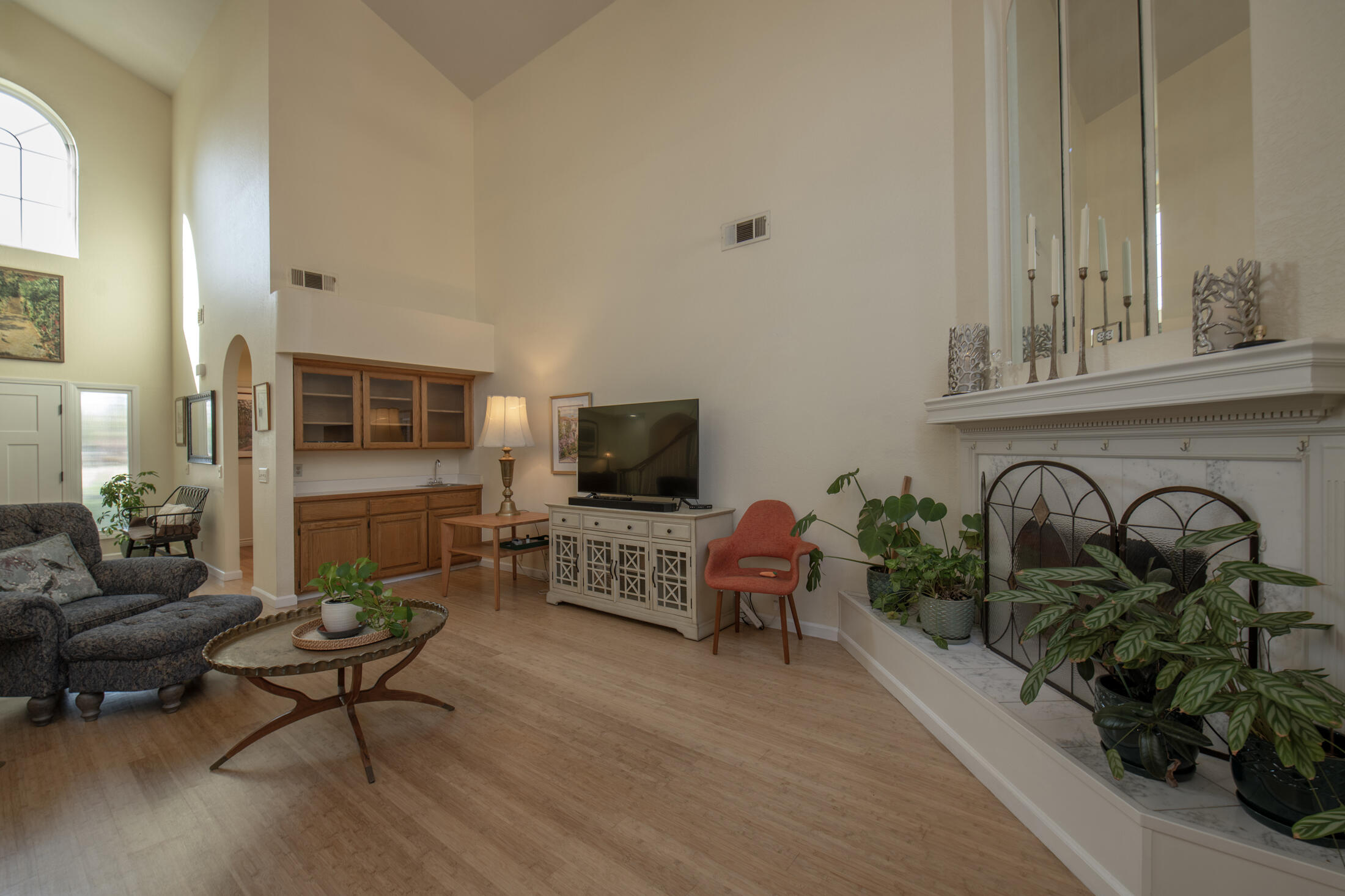 3900 W Allen Ct, Visalia, CA 93291