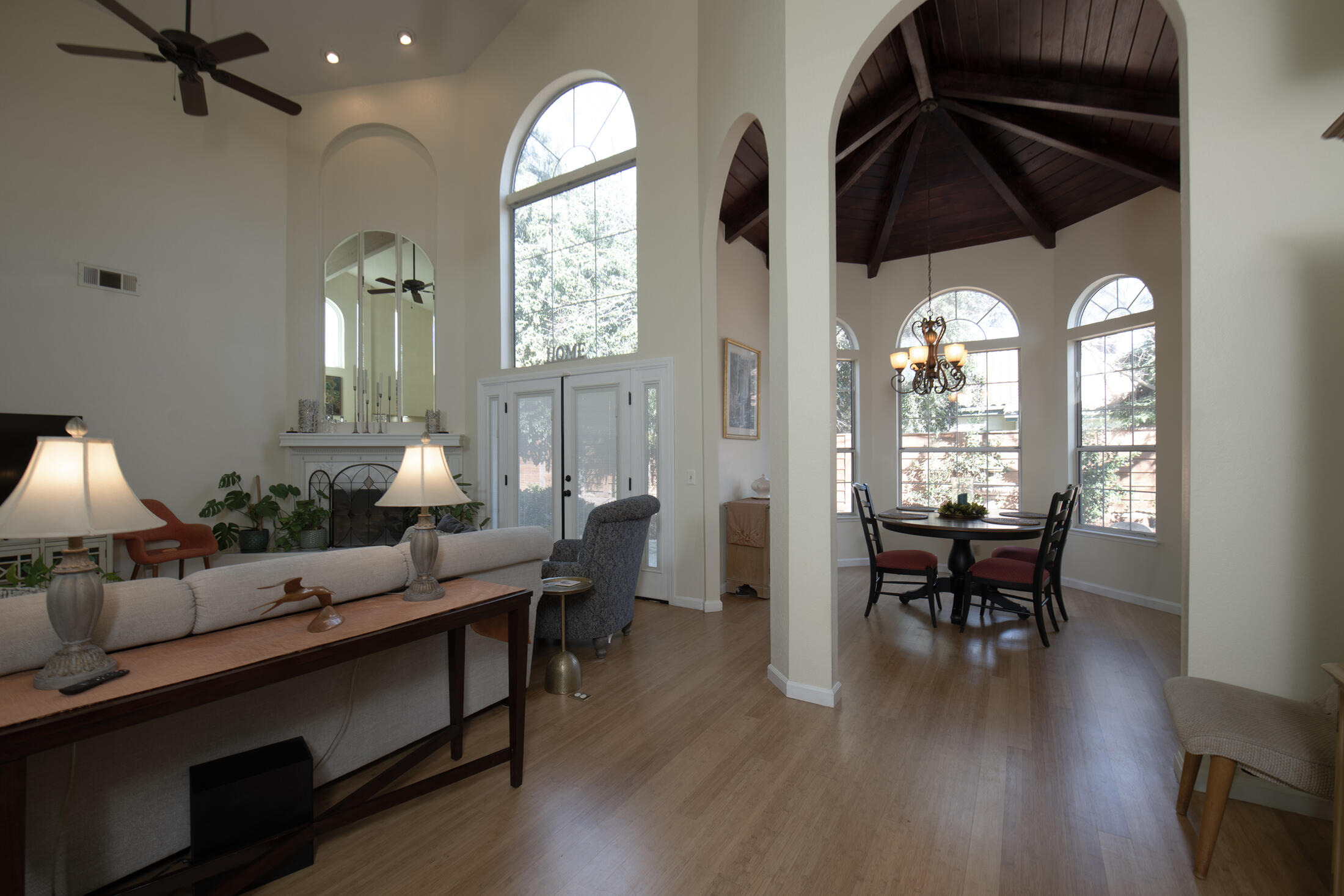 3900 W Allen Ct, Visalia, CA 93291