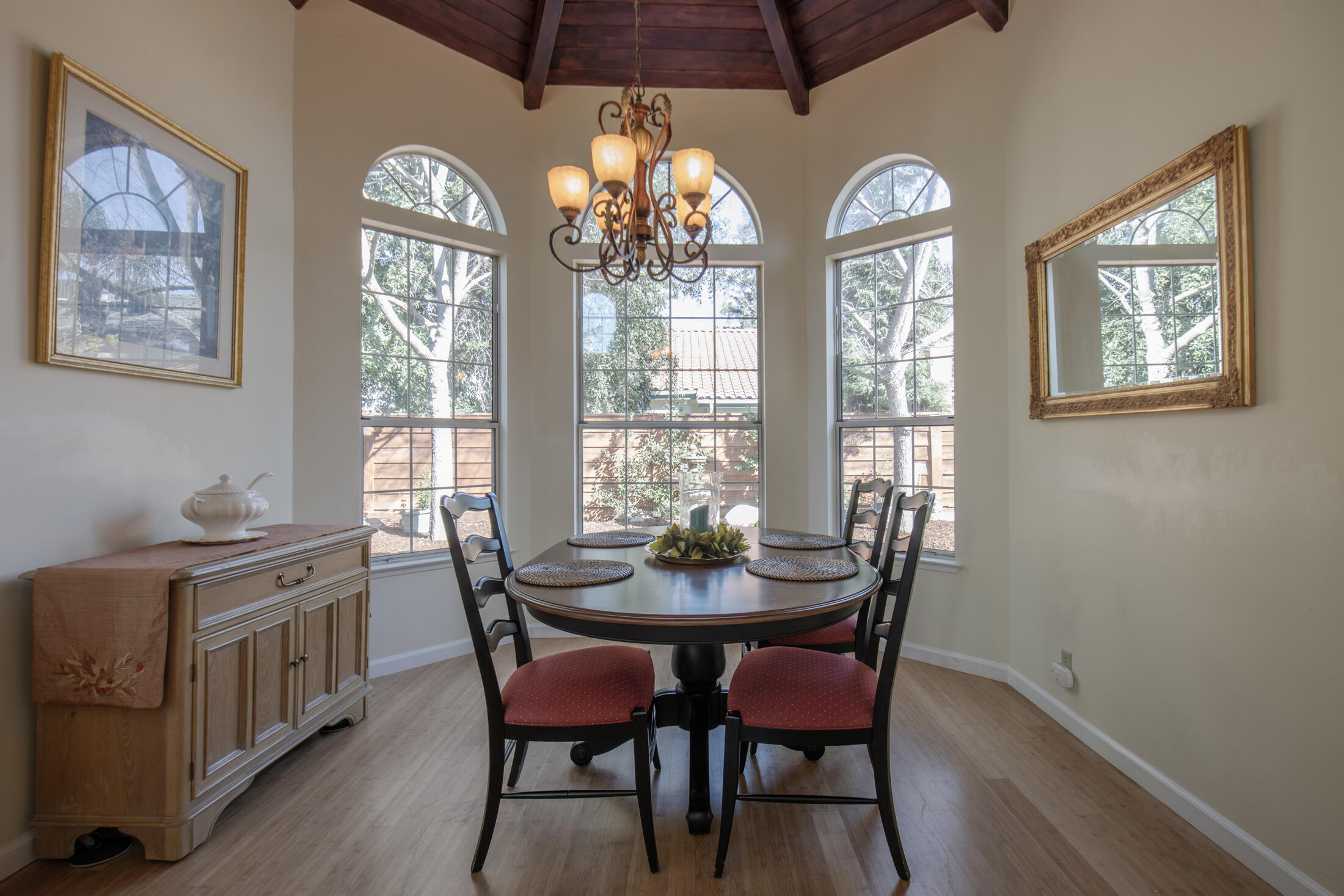 3900 W Allen Ct, Visalia, CA 93291