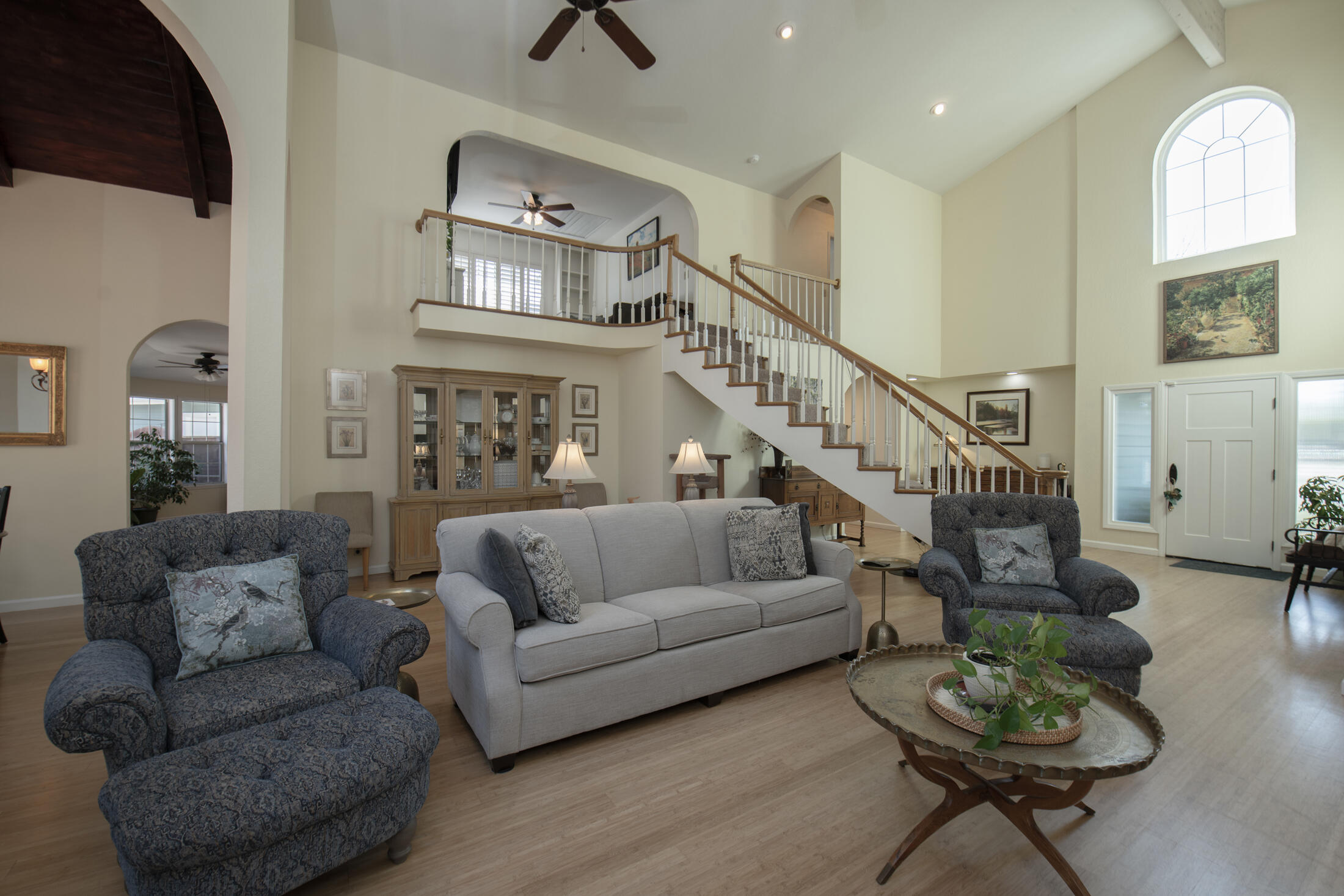 3900 W Allen Ct, Visalia, CA 93291