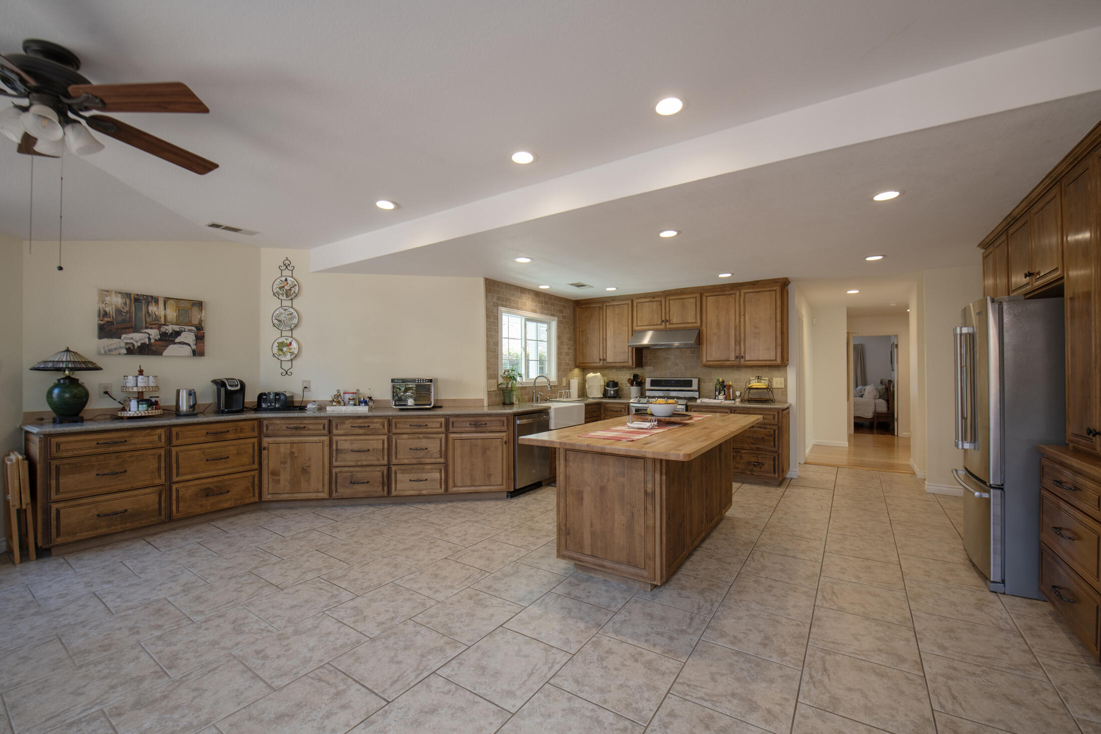 3900 W Allen Ct, Visalia, CA 93291