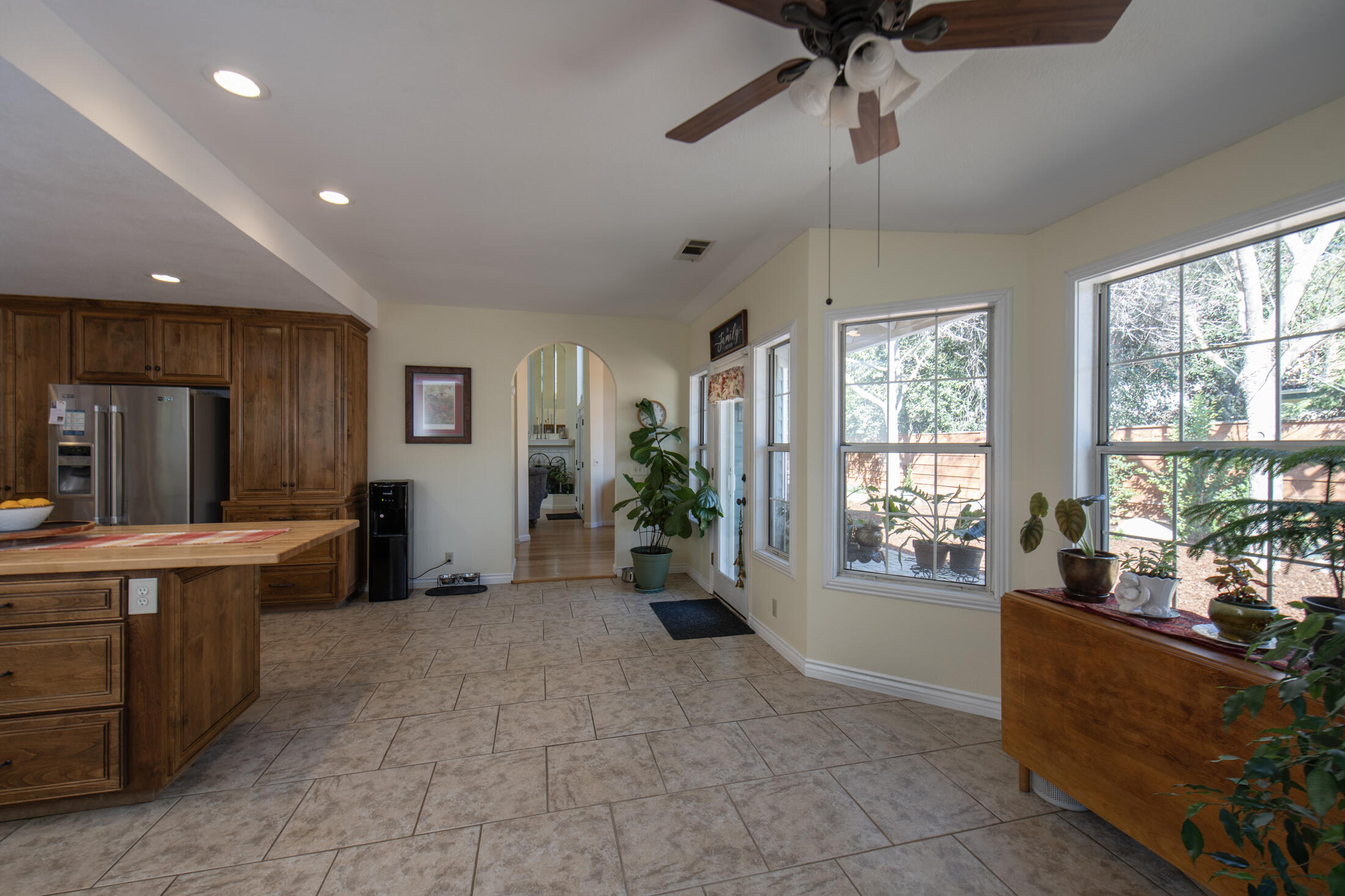 3900 W Allen Ct, Visalia, CA 93291