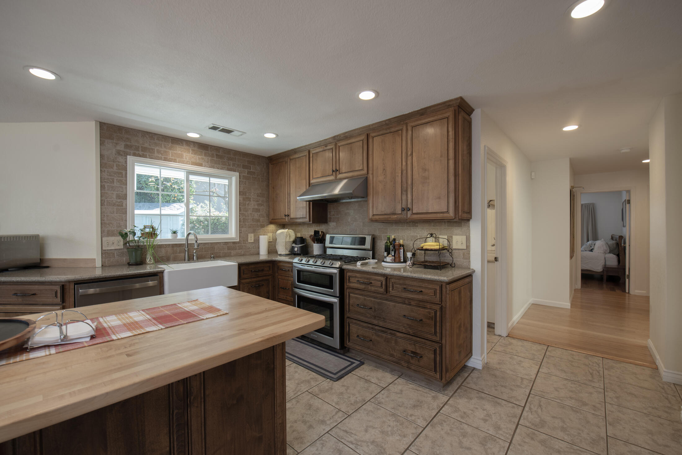 3900 W Allen Ct, Visalia, CA 93291