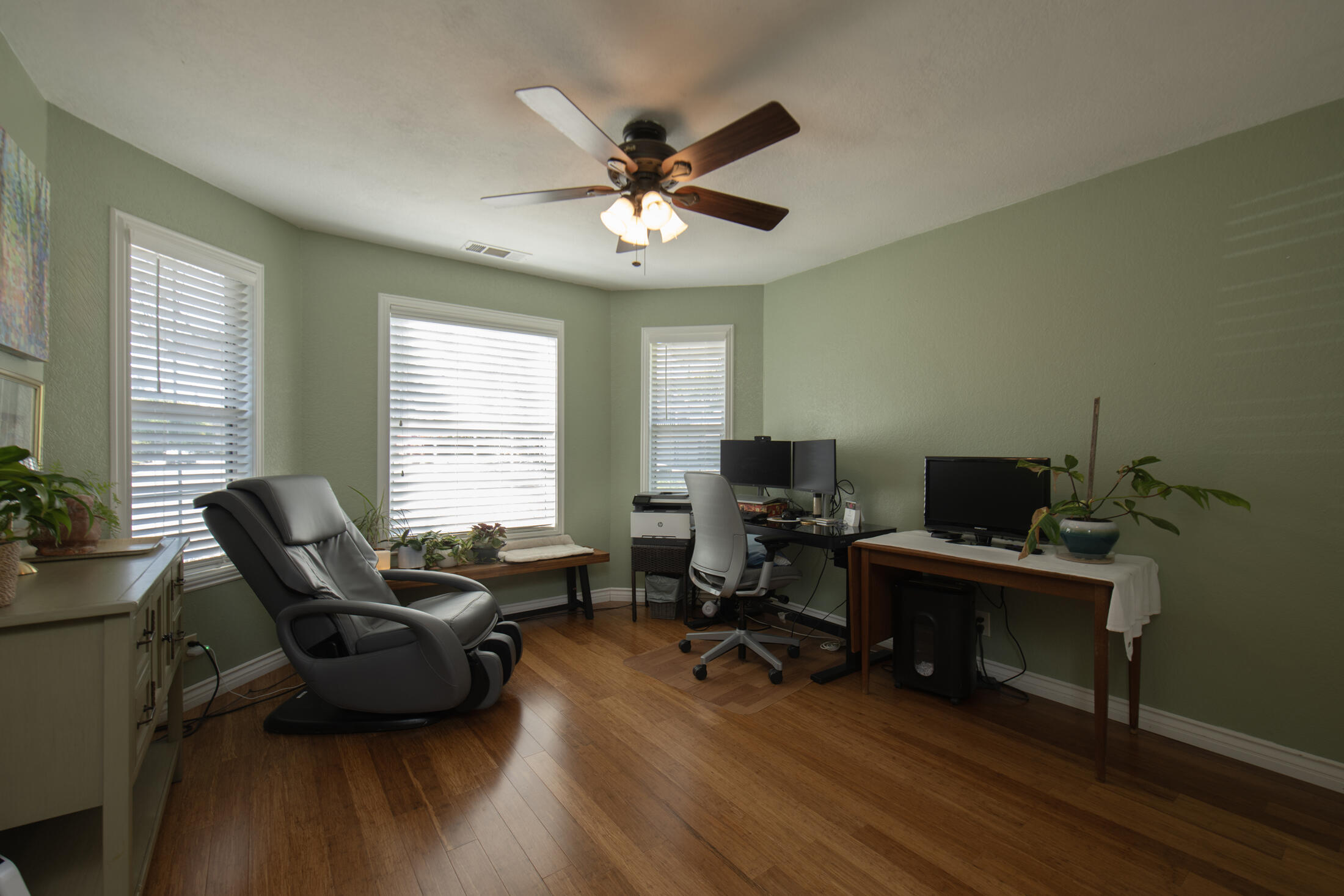 3900 W Allen Ct, Visalia, CA 93291