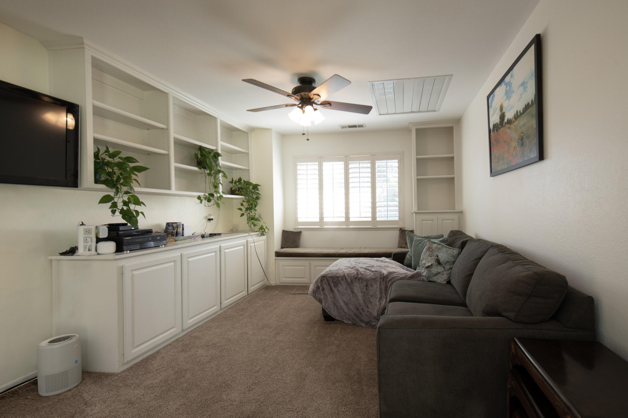 3900 W Allen Ct, Visalia, CA 93291