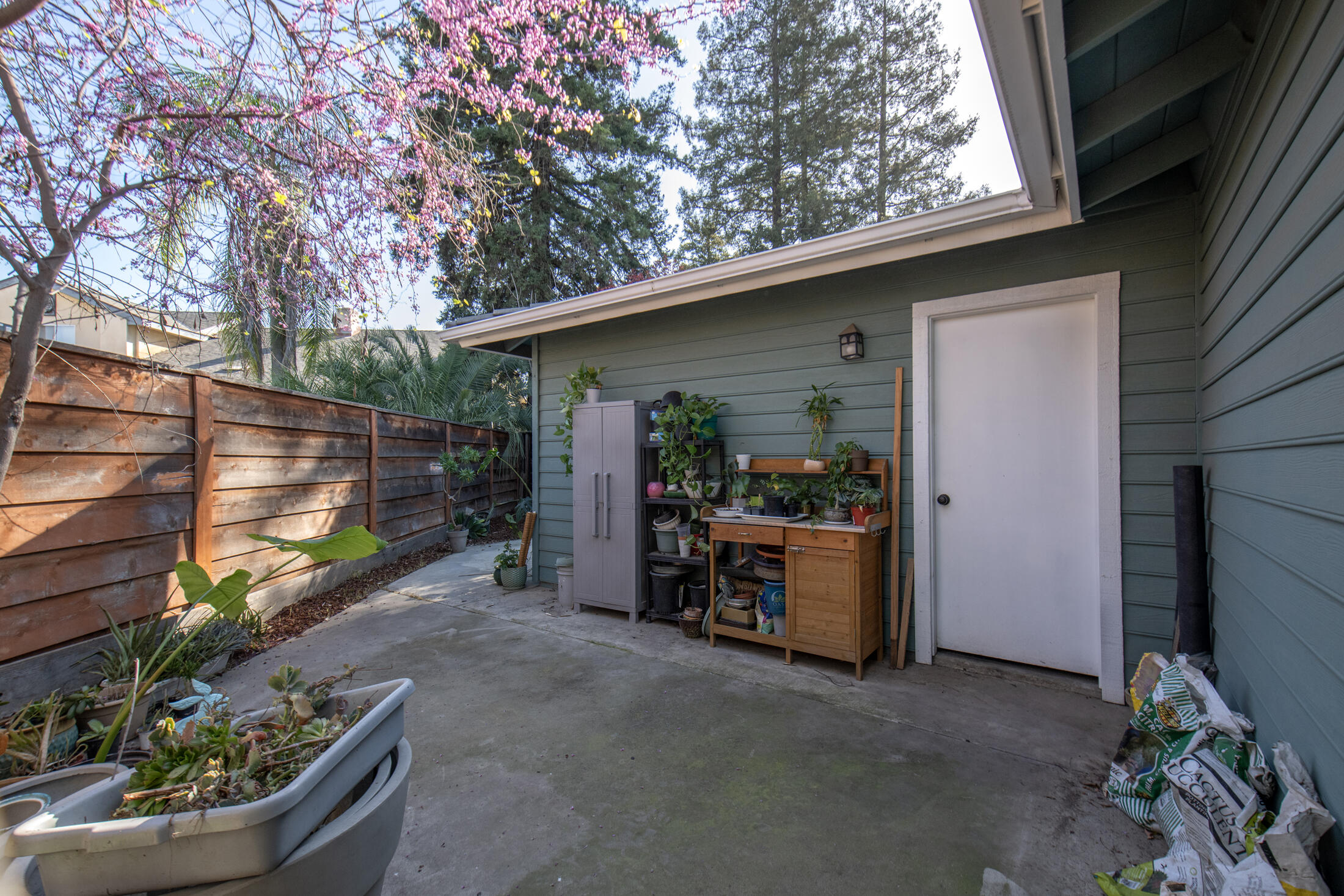 3900 W Allen Ct, Visalia, CA 93291