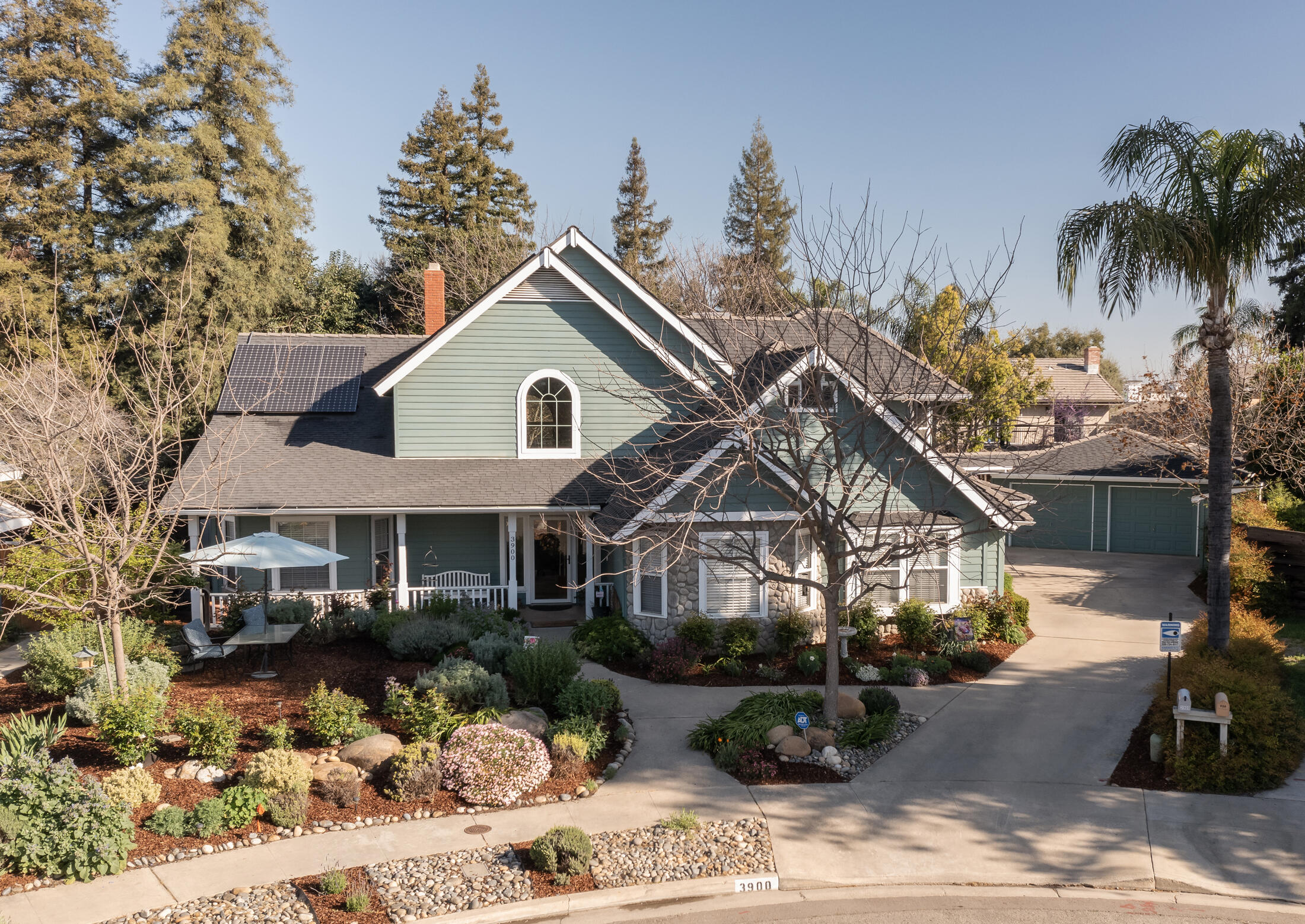 3900 W Allen Ct, Visalia, CA 93291